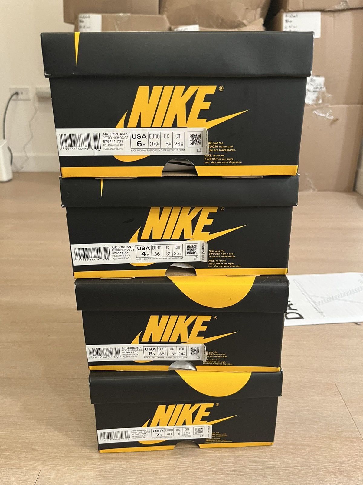 Supreme Jordan 1 pollen BNWT Size US 6 / EU 39 - 10 Thumbnail