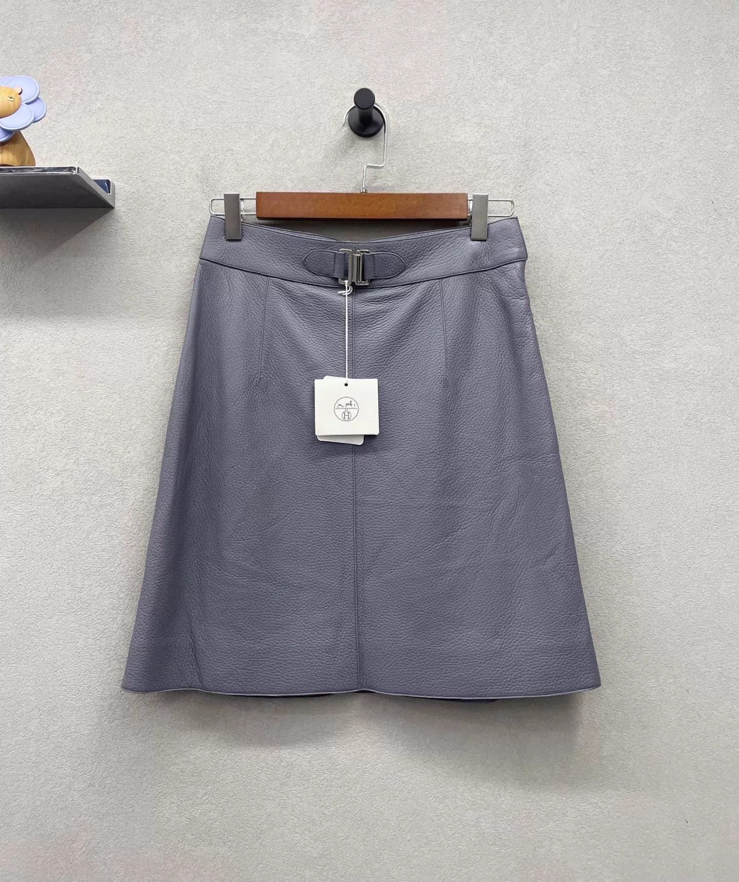Hermes Hermes Gray-Purple Leather Skirt 36 New With Tags Size 26" / US 2 / IT 38 - 1 Thumbnail