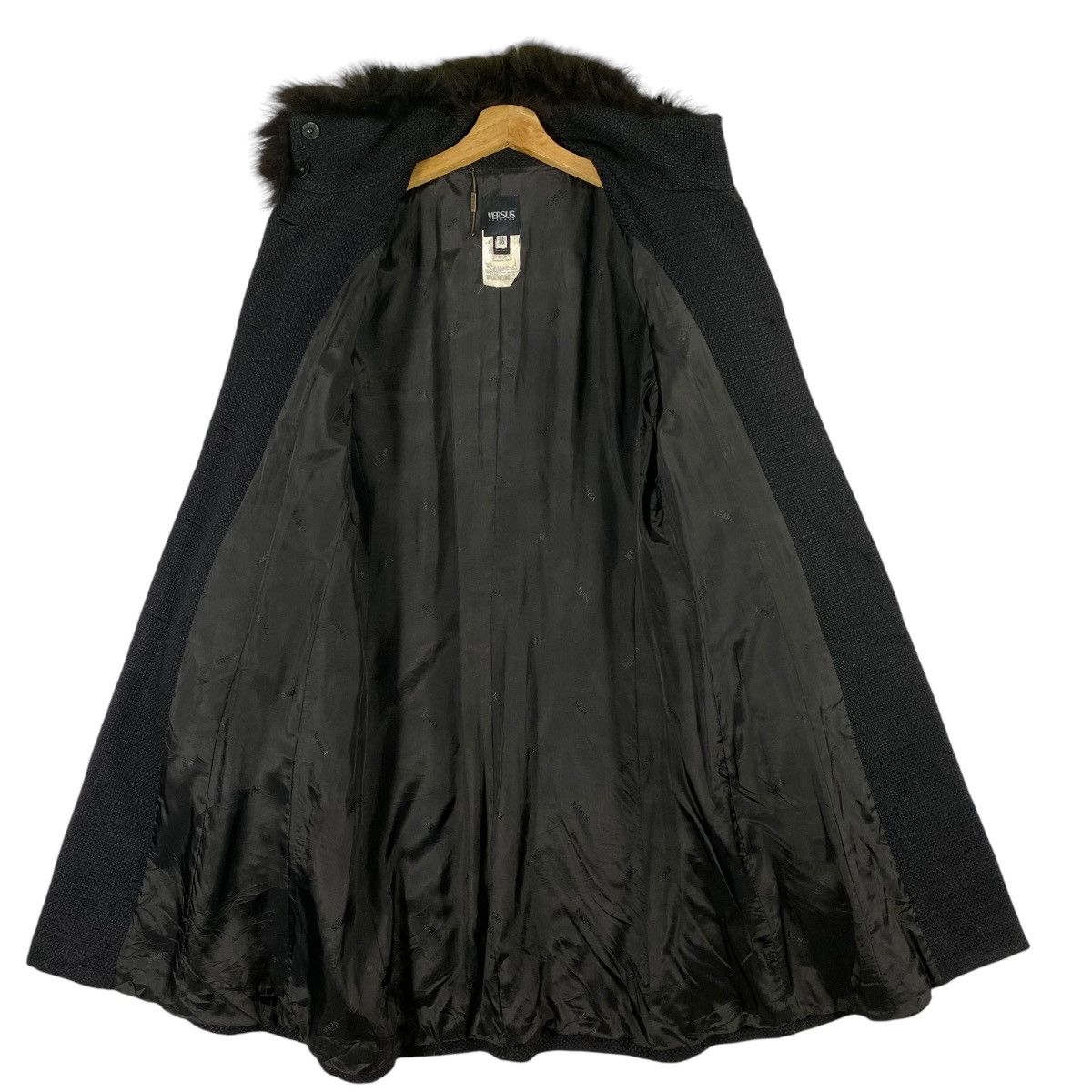 Versace × Versus Versace Vintage Versus Versace Fur Collar Long Button Jacket Size S / US 4 / IT 40 - 6 Thumbnail