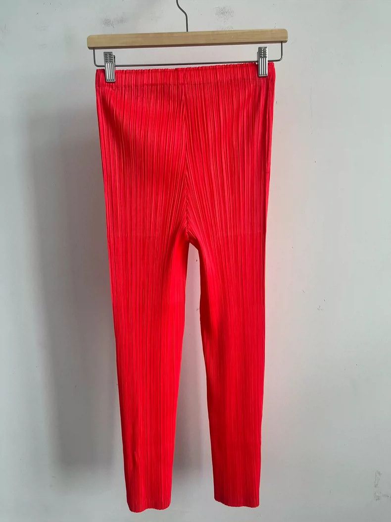 Issey Miyake Issey Miyake size:2 Red pleated pants Size 28" / US 6 / IT 42 - 2 Thumbnail