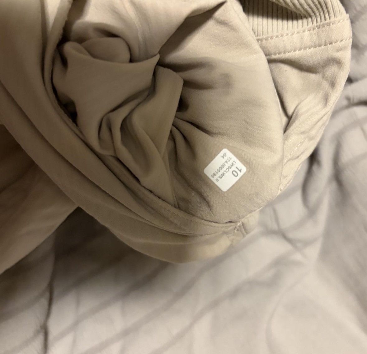 Lululemon Lululemon cream/tan crop pants Size 32" / US 10 / IT 46 - 6 Thumbnail