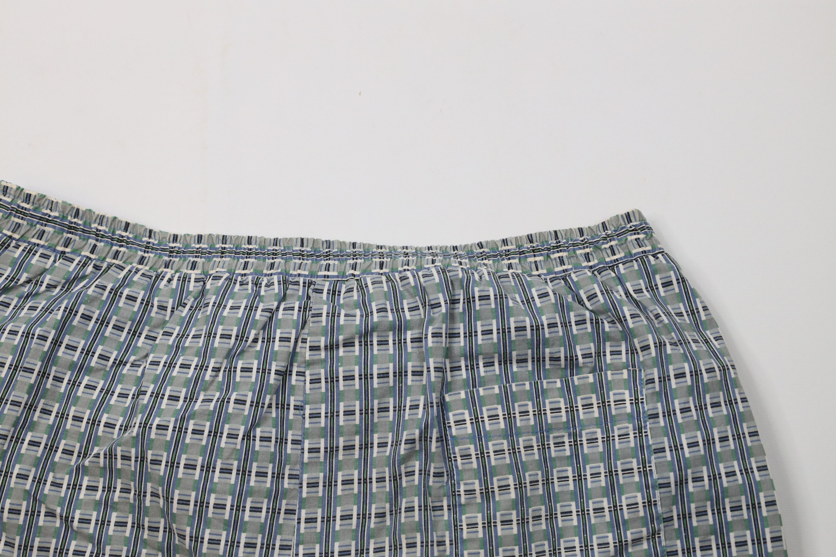 Vintage Vintage 90s Streetwear Geometric Lined Shorts Swim Trunks Size US 34 / EU 50 - 10 Thumbnail