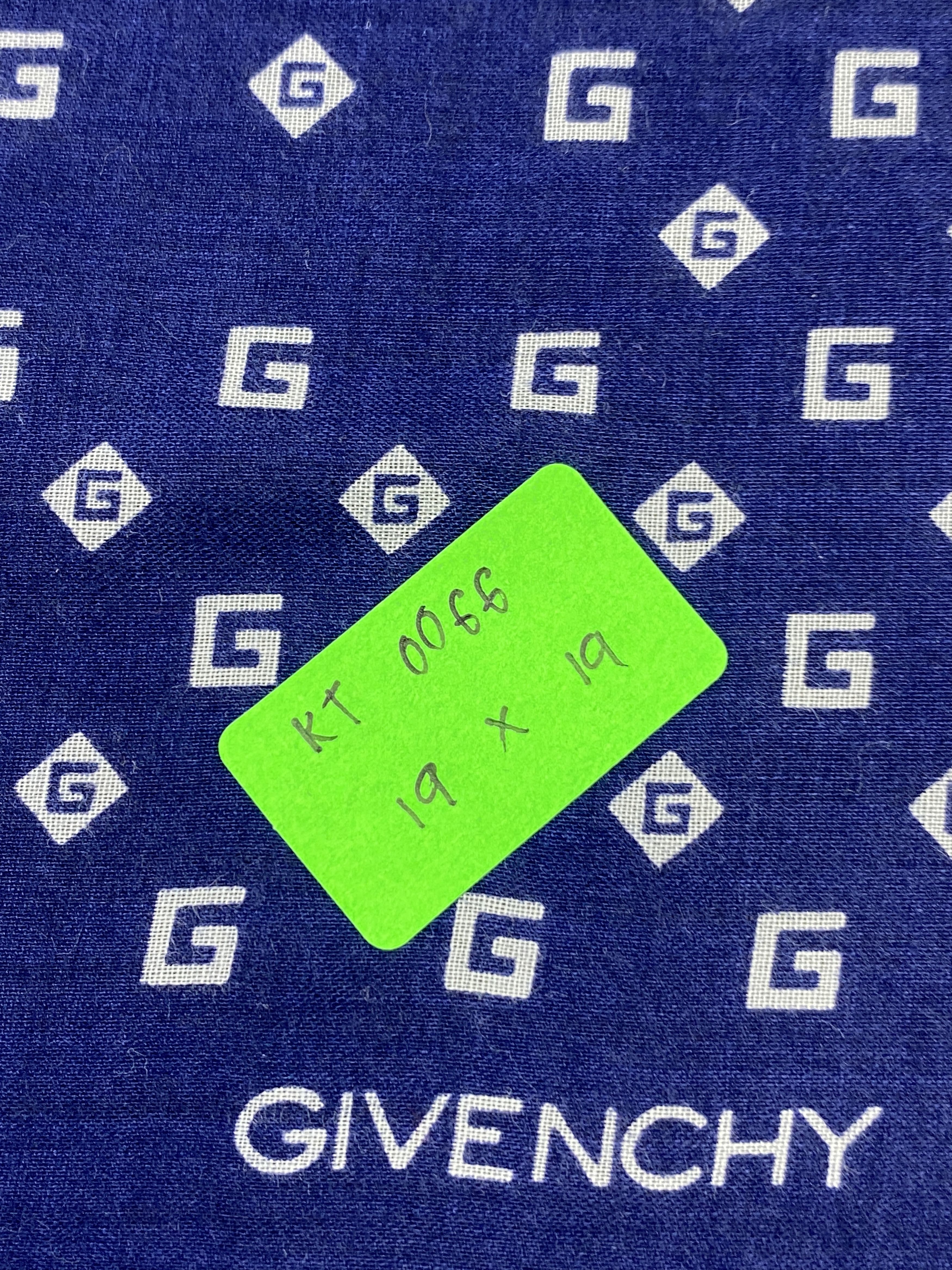 Givenchy Vintage Givenchy Handkerchief / Neckerchief KT0066 Size ONE SIZE - 8 Thumbnail