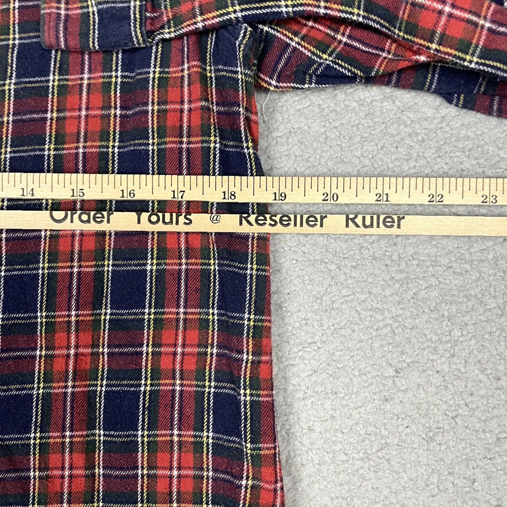 Uniqlo Uniqlo Button-Up Shirt Adult M Red Plaid Long Sleeve Collared Cotton* City Modern Logo Easy Care Button-Up Mens Regular Size US M / EU 48-50 / 2 - 7 Thumbnail