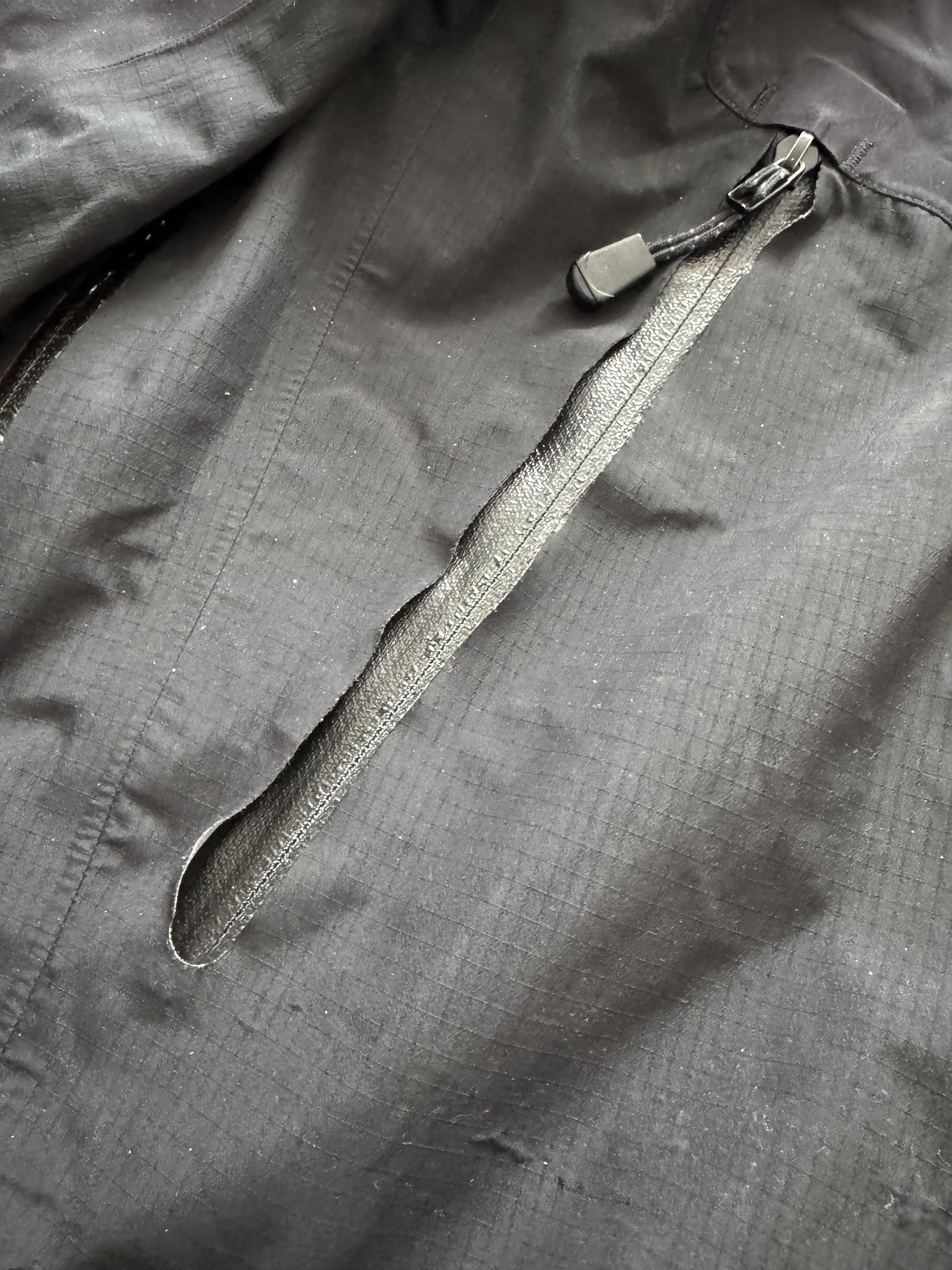 Arc'teryx Arc'teryx Theta AR Black Sangria Gore-Tex XCR Jacket Vintage Size US M / EU 48-50 / 2 - 3 Thumbnail