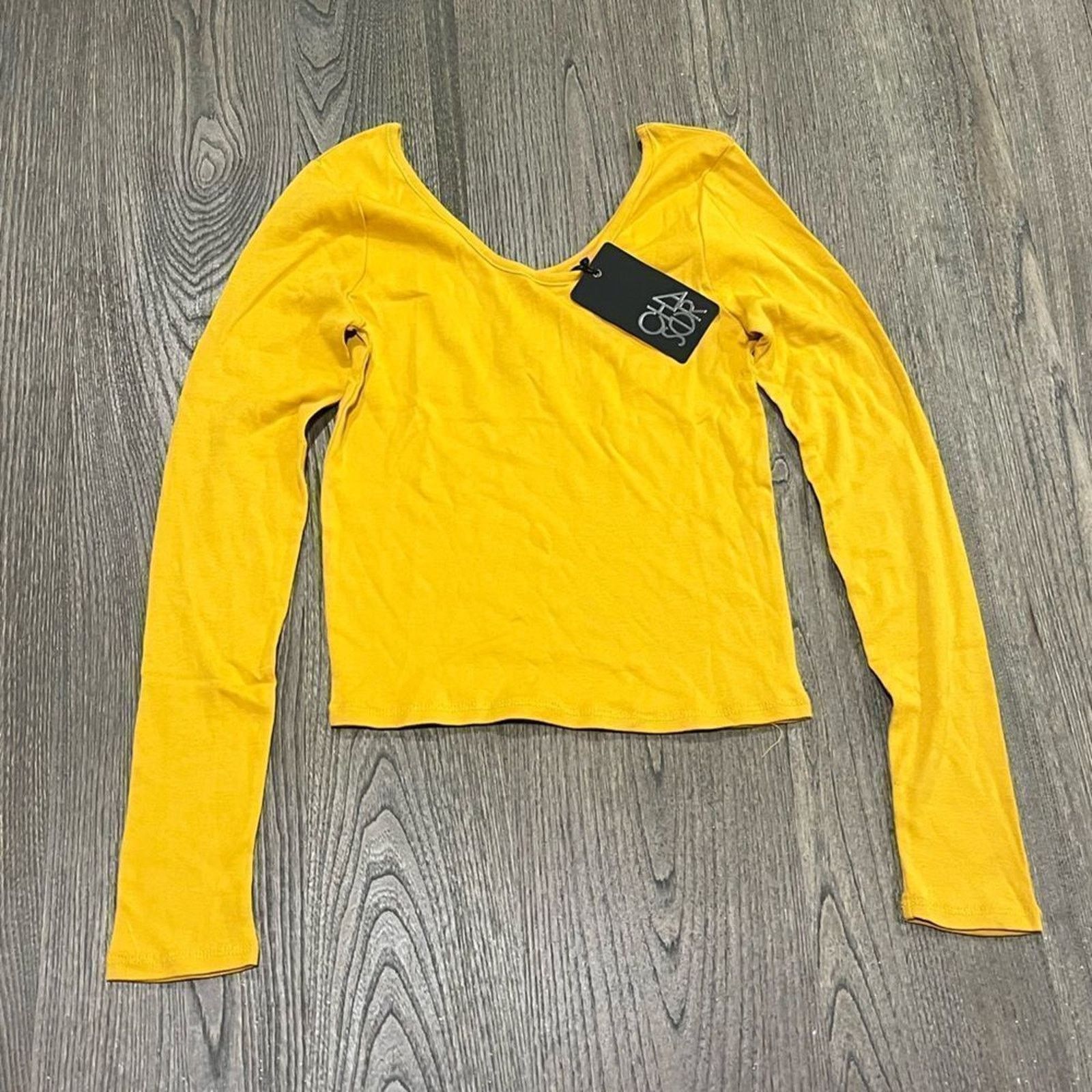 Vintage NWT Chaser Yellow Long Sleeve Scoop Neck T-Shirt Size S Size S / US 4 / IT 40 - 1 Thumbnail