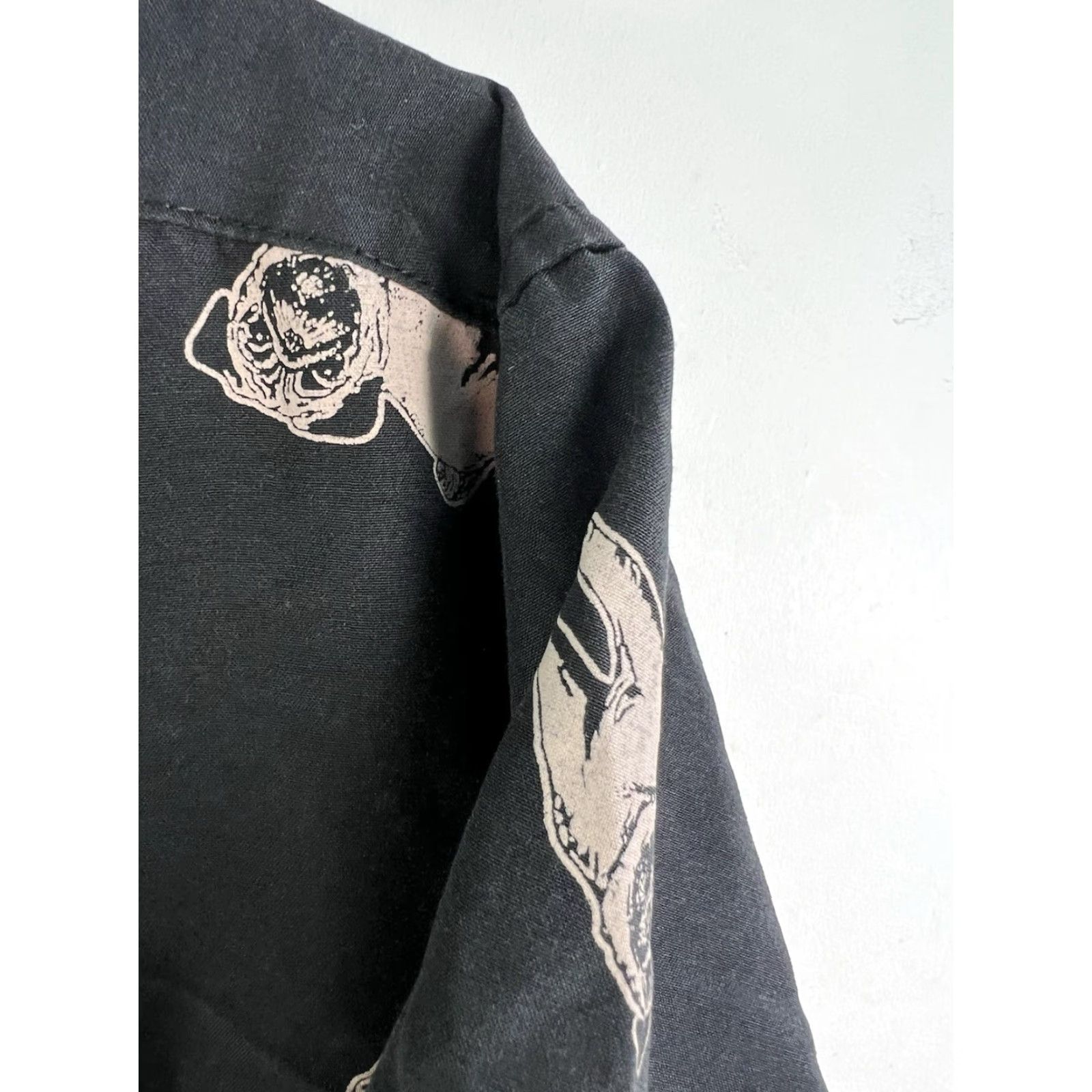 Vintage VINTAGE Weekend Warrior PUG Graphic Print Button-Up Shirt Men's Large Black AOP Short Sleeve Dog Theme Size US L / EU 52-54 / 3 - 2 Thumbnail