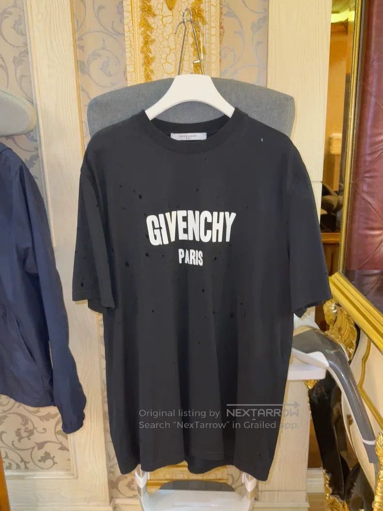 Givenchy Givenchy Sleeveless unique hole design, full of fashion se Size US L / EU 52-54 / 3 - 1 Thumbnail
