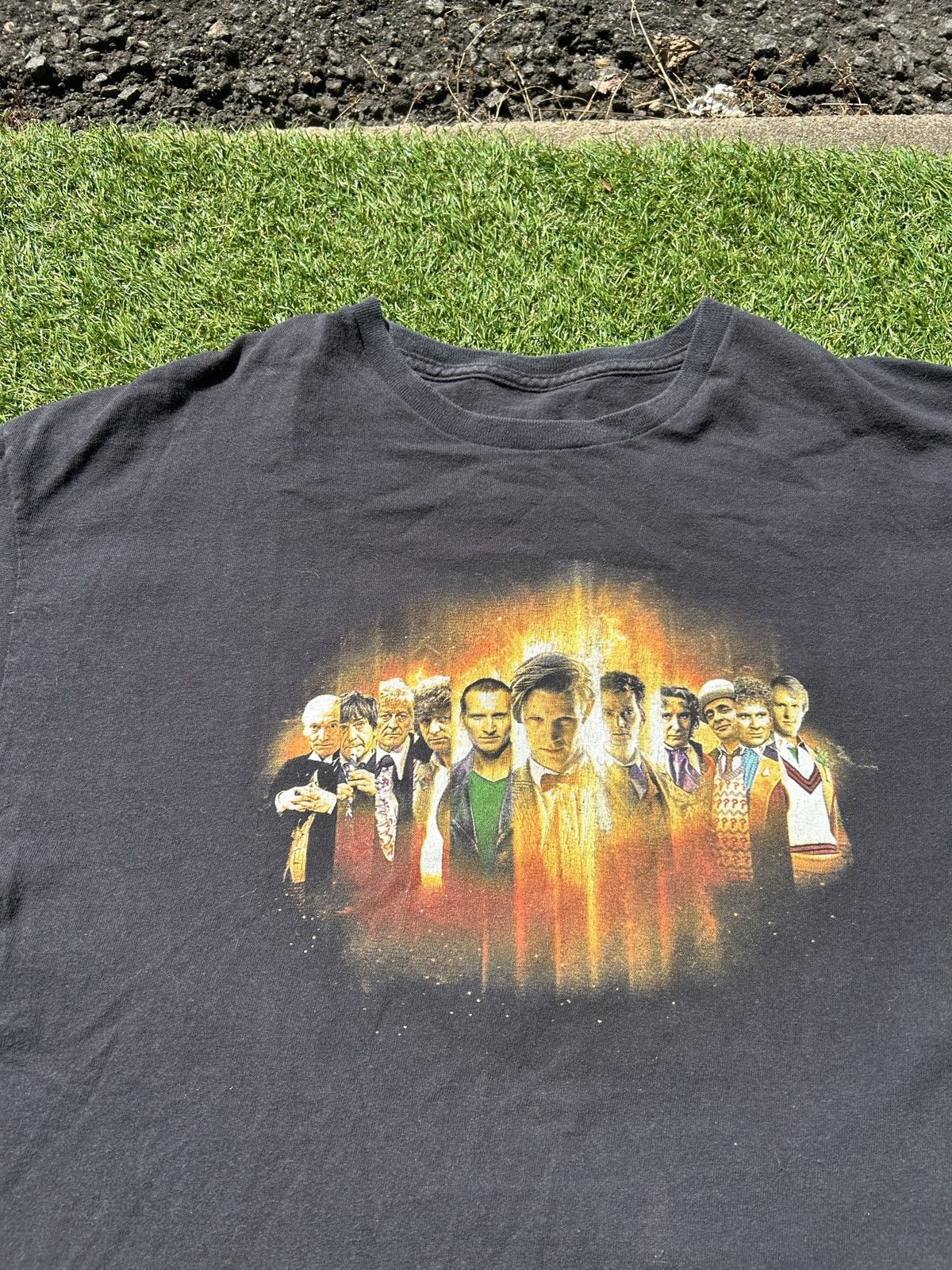 Vintage Doctor Who 50th Anniversary All Doctors Graphic T-Shirt Size US L / EU 52-54 / 3 - 2 Thumbnail