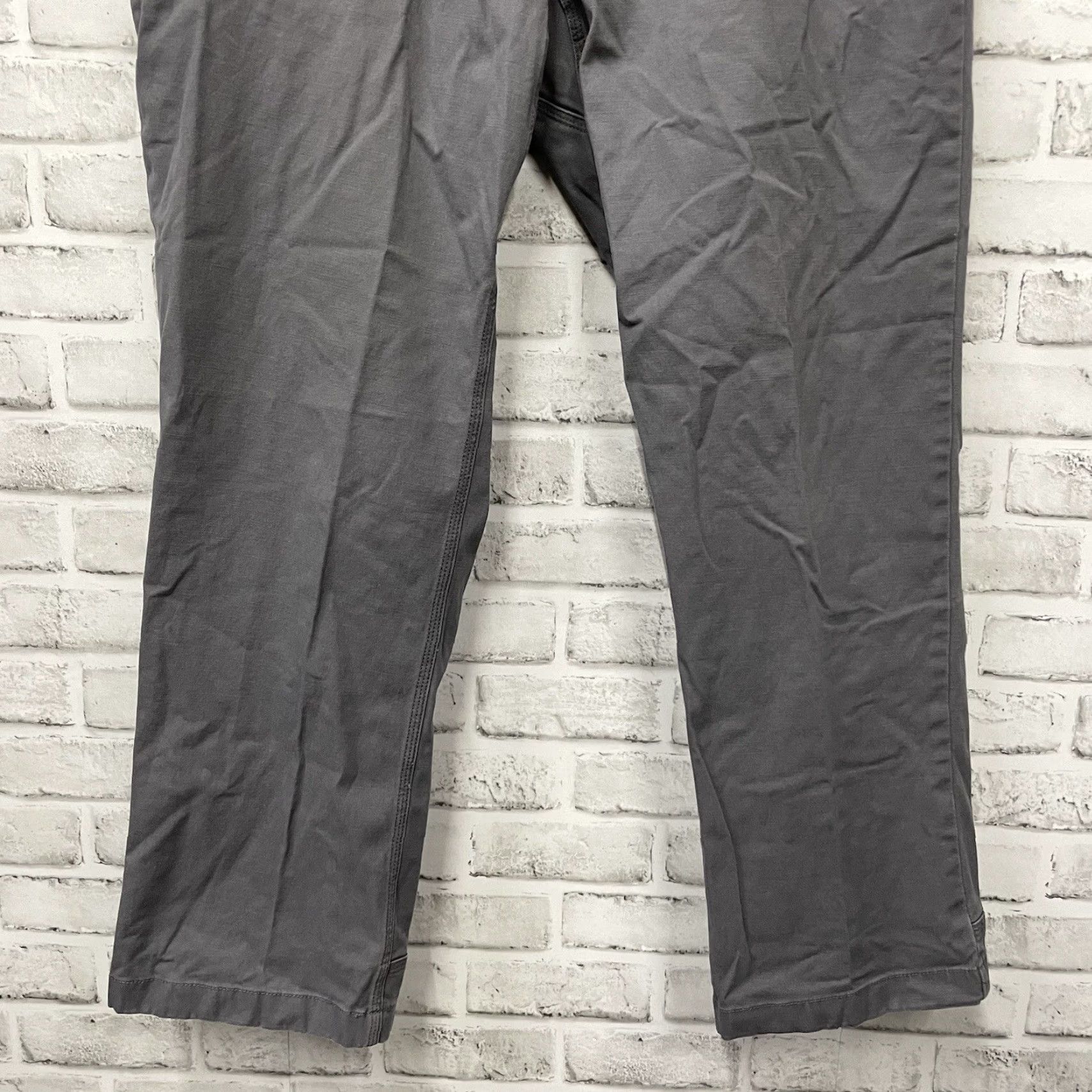 CO Duluth Relaxed Fit Gray Cotton Blend Pants Mens Size 36x30 Cargo 36 30 Inseam Duluth Trading Co Gray Relaxed Fit Cotton Blend Pants Mens Size 36x30 Size US 36 / EU 52 - 3 Thumbnail