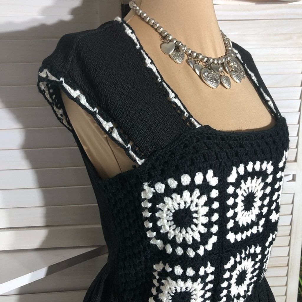 Vintage Peplum Top Crochet Boho Sleeveless Stretch Black/White S/M Size S / US 4 / IT 40 - 5 Thumbnail