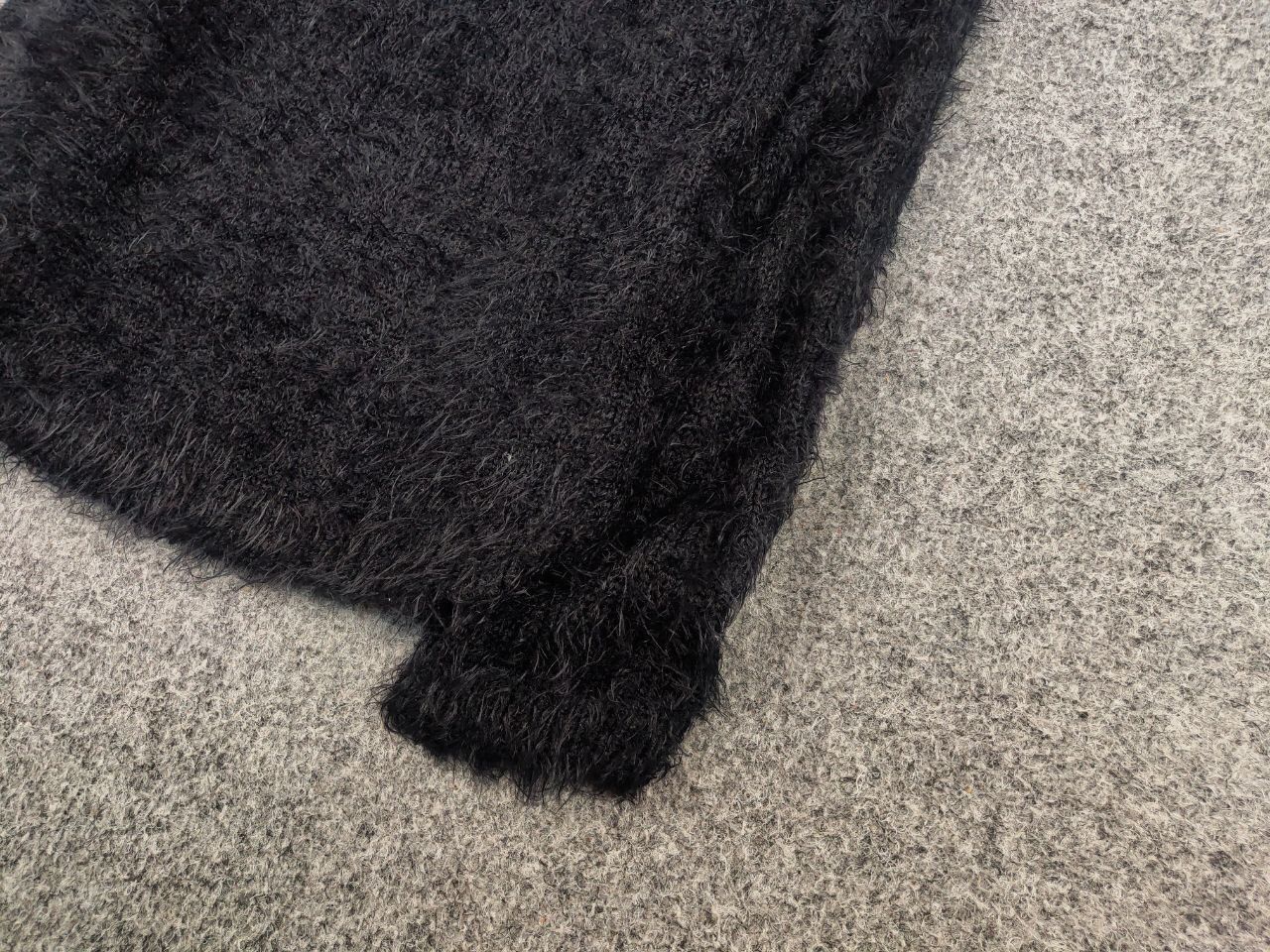 Japanese Brand Vintage Japanese Black Mohair Style Fuzzy Sweater Y2K Size US M / EU 48-50 / 2 - 5 Thumbnail