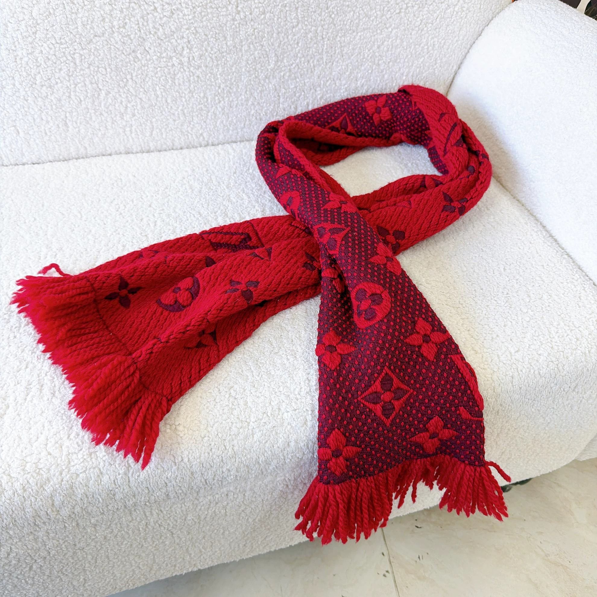 Louis Vuitton Louis Vuitton Red Wool Full Logo Fringe Scarf Size ONE SIZE - 7 Thumbnail