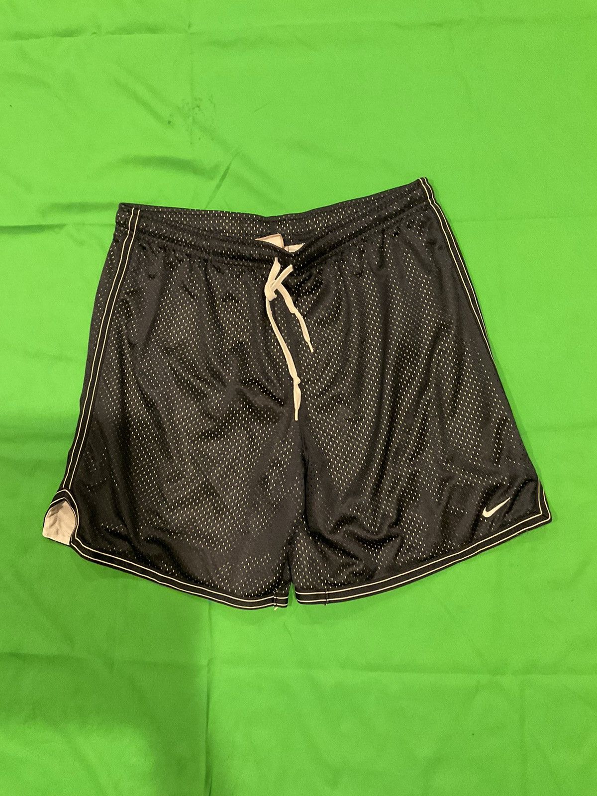 Nike × Vintage Vintage Nike Navy and white mesh shorts Size US 32 / EU 48 - 1 Thumbnail