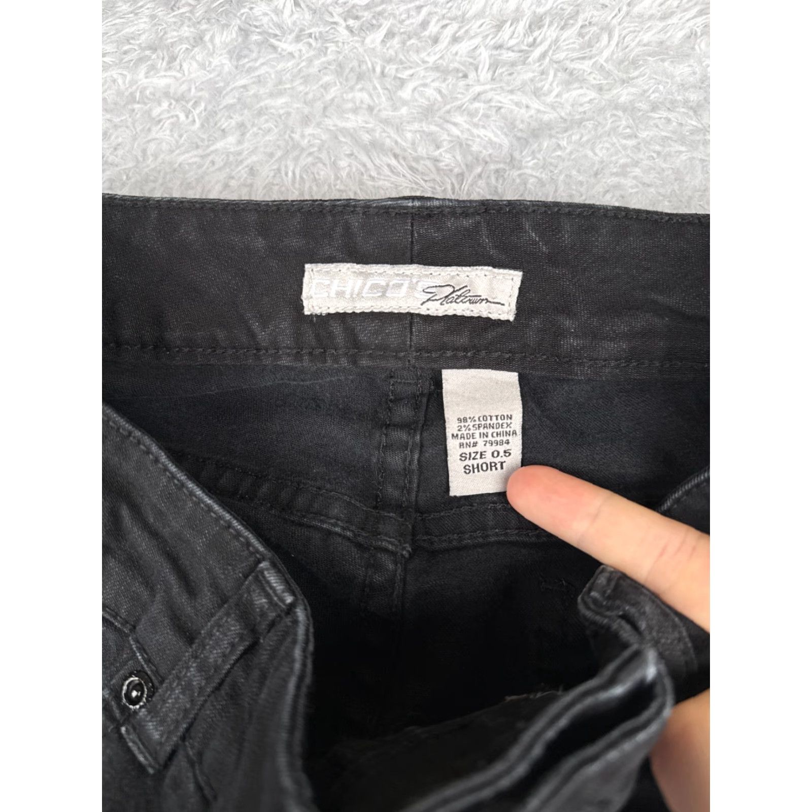 Vintage Chico's Jeans Women 0.5 Bootcut Denim Black 30x27 Mid Rise 5-Pocket Stretch Distressed Size 25" / US 0 / IT 36 - 6 Thumbnail