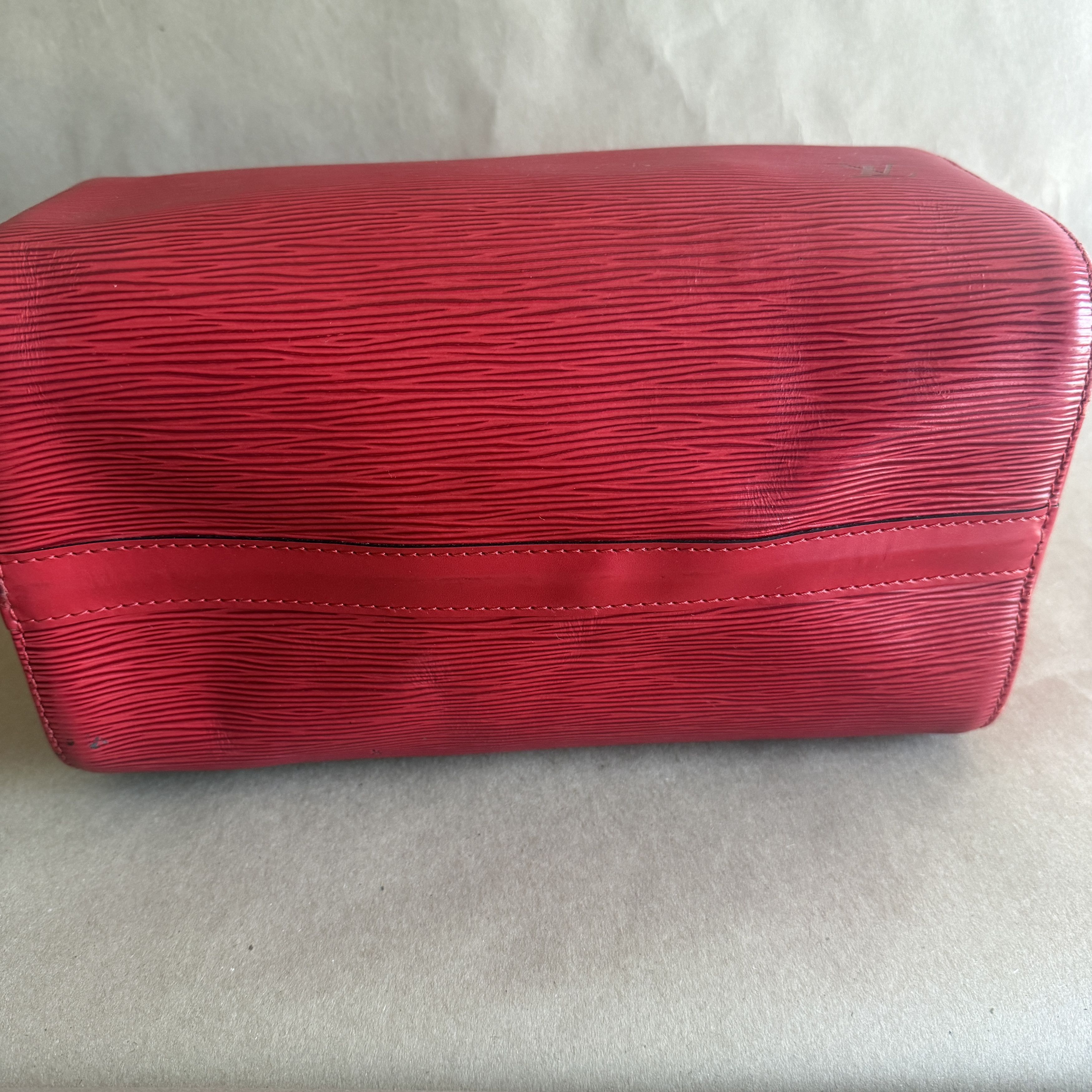 Louis Vuitton Louis Vuitton Speedy 25 in Epi Leather Size ONE SIZE - 7 Thumbnail
