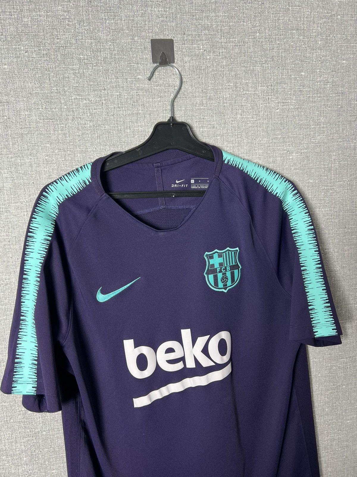 Nike Barcelona Nike 2017 - 2018 Training Soccer Jersey Size US L / EU 52-54 / 3 - 9 Thumbnail