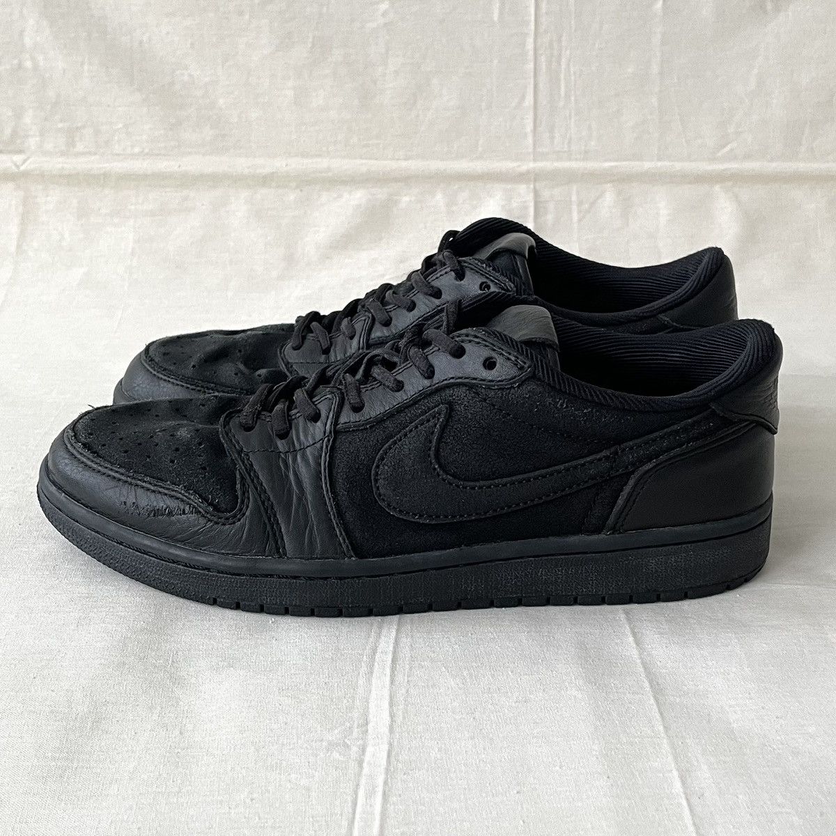 Jordan Brand Nike Air Jordan 1 Low Premium Tripple Black JP 919701-010 Size US 9 / EU 42 - 8 Thumbnail