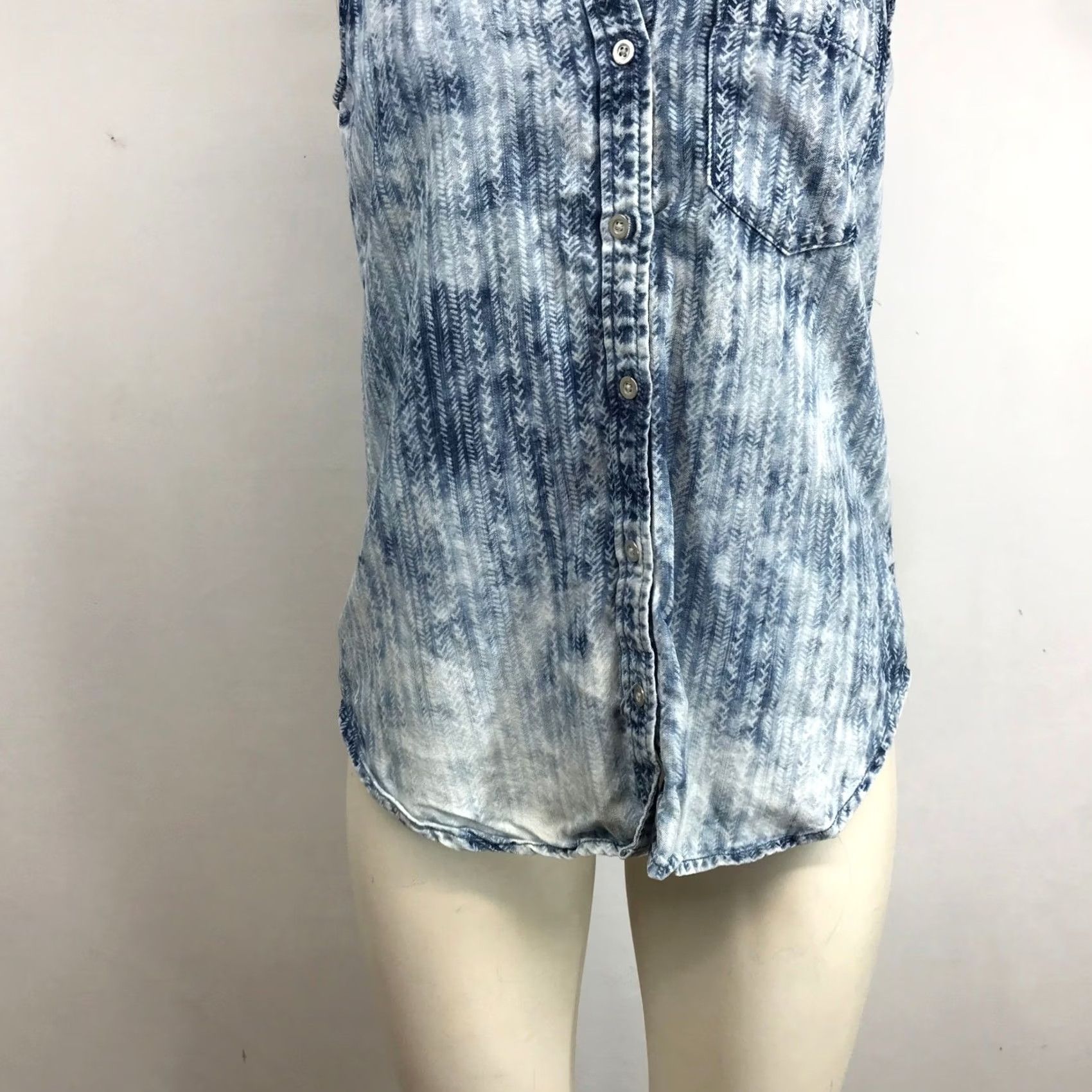 Vintage Cloth & Stone Womens XS Blue White Chevron Acid Wash Tencel Sleeveless Shirt Size XS / US 0-2 / IT 36-38 - 3 Thumbnail
