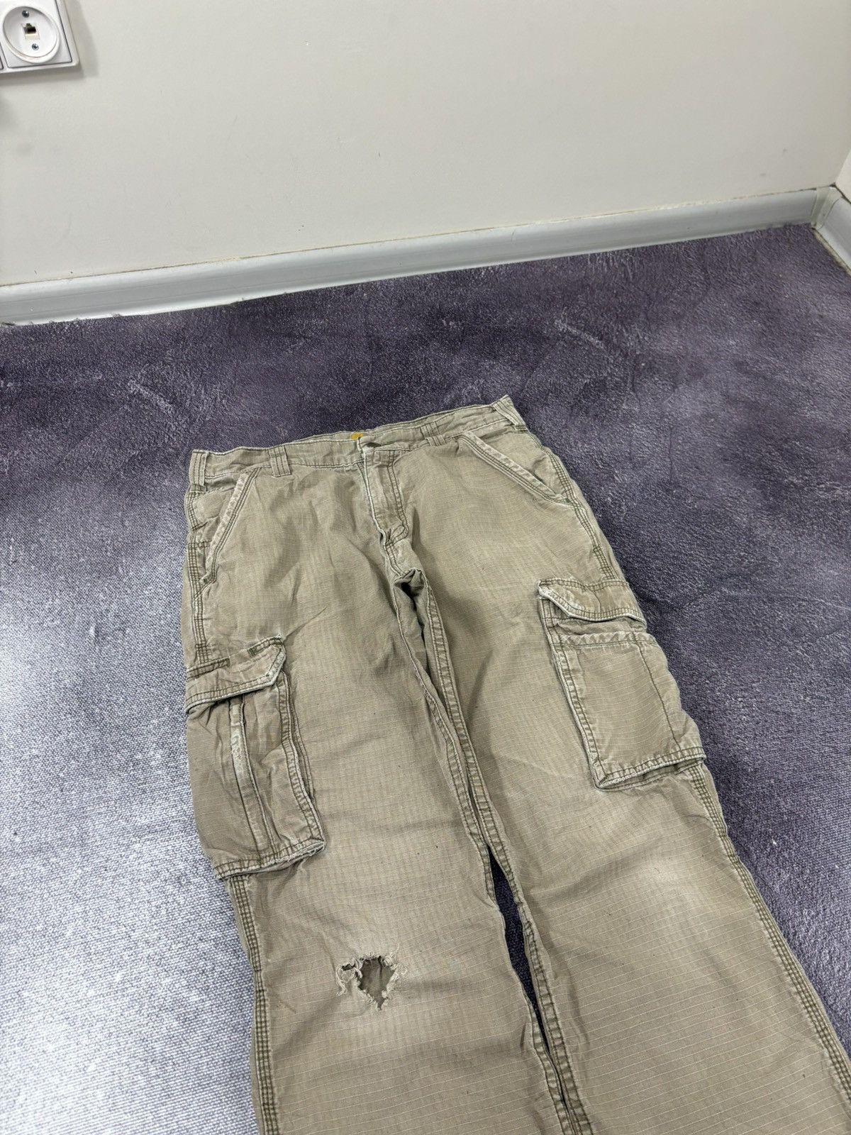 Carhartt Vintage Carhartt Y2K Relaxed Fit Utility Hype Cargo Pants Size US 33 - 15 Thumbnail