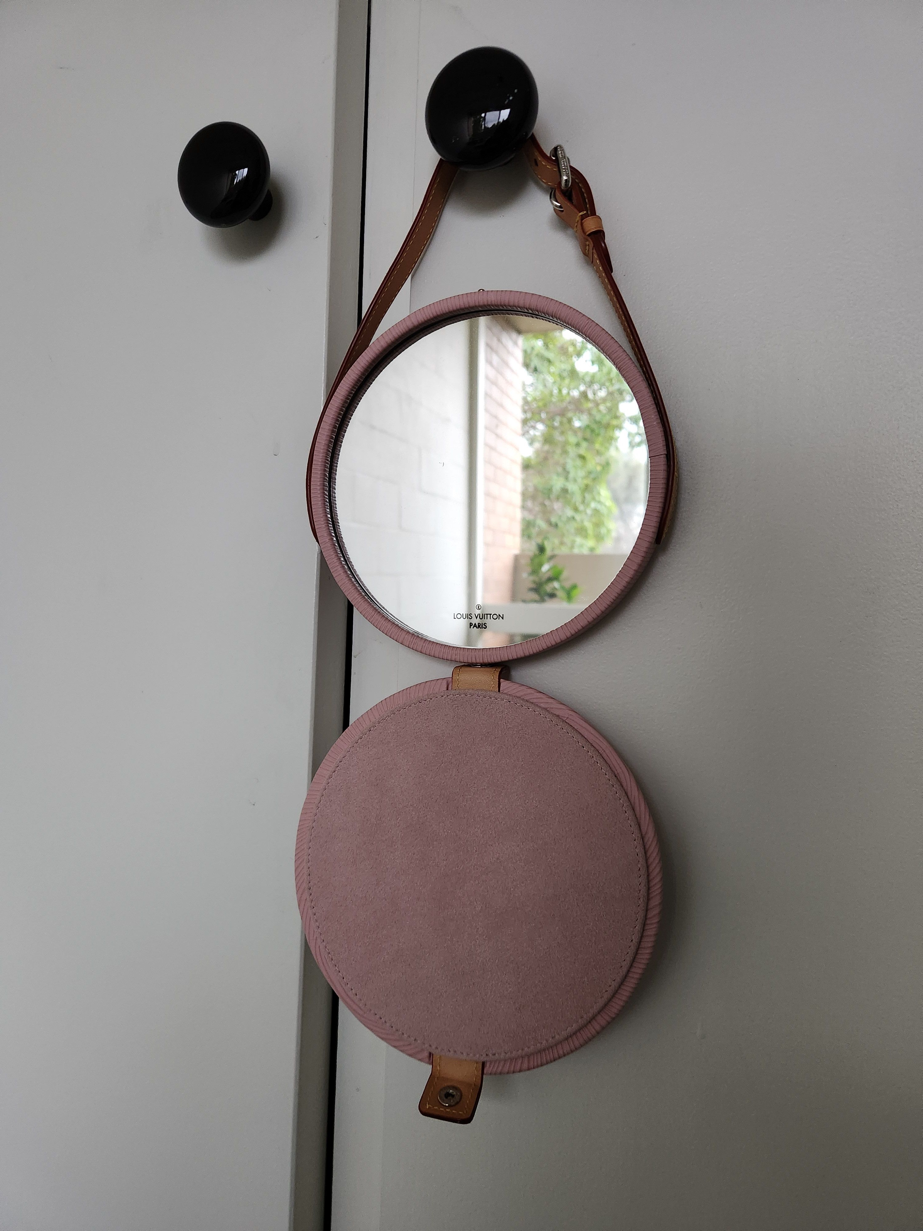 Louis Vuitton LV pink epi leather portable mirror w/ vvn adjustable strap Size ONE SIZE - 2 Thumbnail