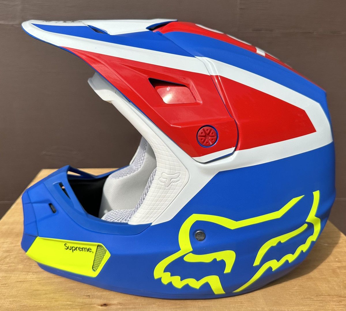 Fox Racing × Supreme Supreme Fox Racing V2 Helmet Size ONE SIZE - 2 Thumbnail