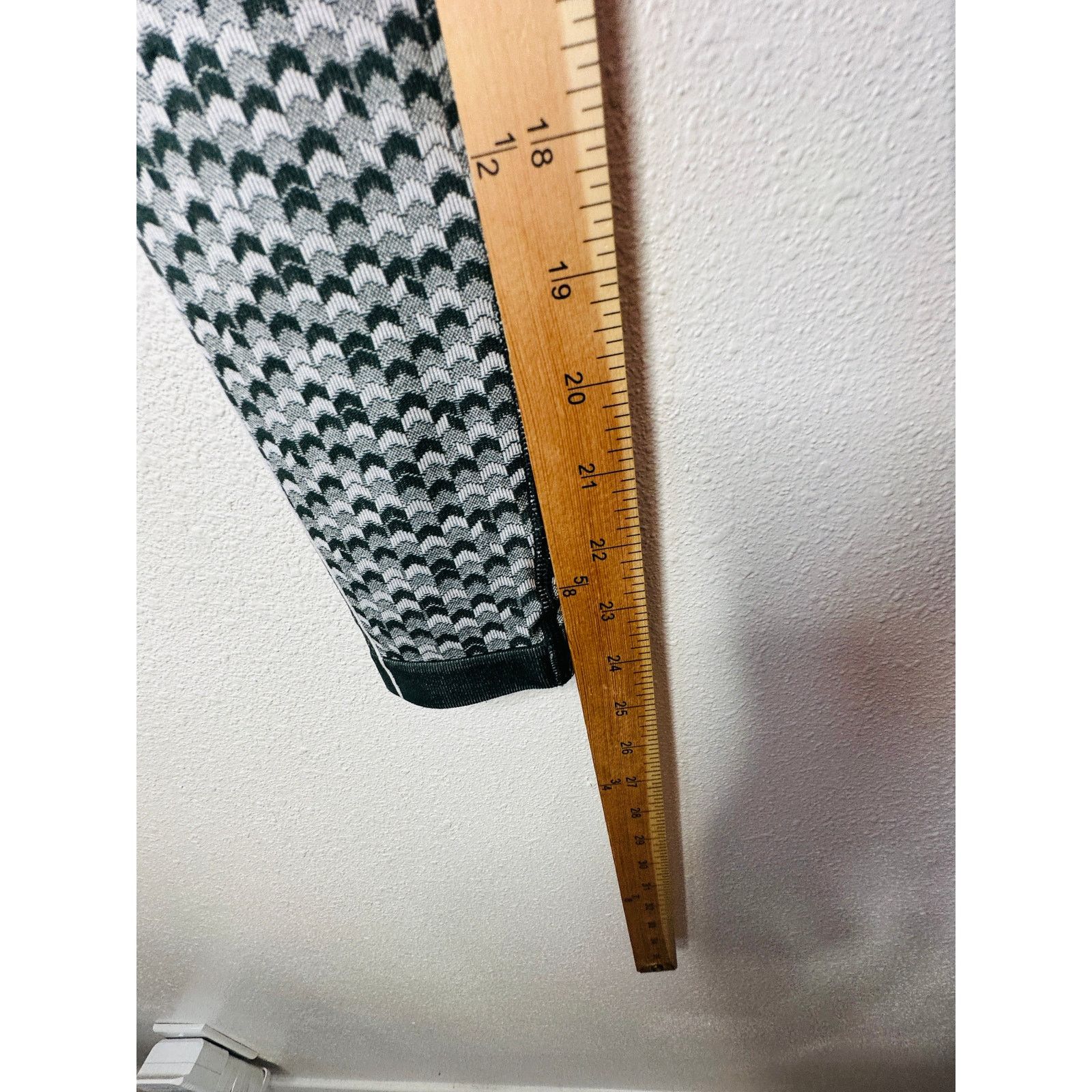 Gymshark Gymshark Olive Booty Enhancing Leggings XS High Waist Size 25" / US 0 / IT 36 - 5 Thumbnail