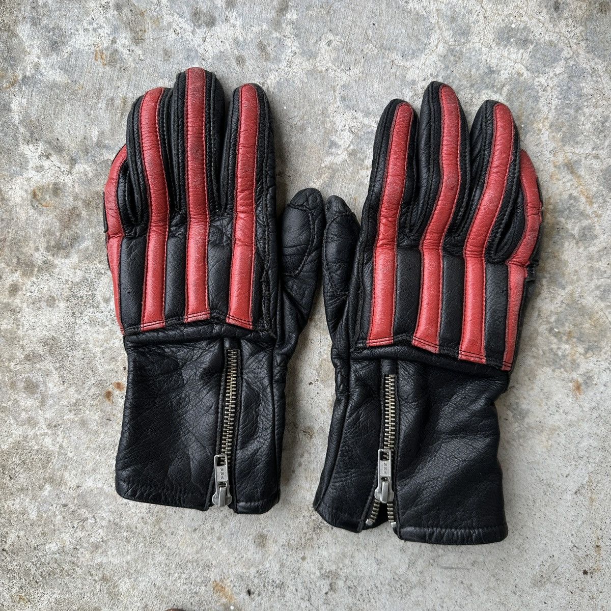 image of Kadoya x Vintage Bhr Speed Stripe Hammer Studded Leather Offset Akira Gloves in Black Red, Men's