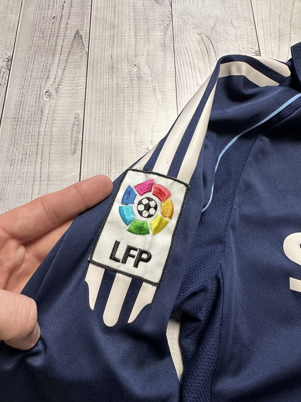 Adidas × Vintage Vintage Real Madrid soccer jersey size Xs adidas Siemens Size US XS / EU 42 / 0 - 6 Thumbnail