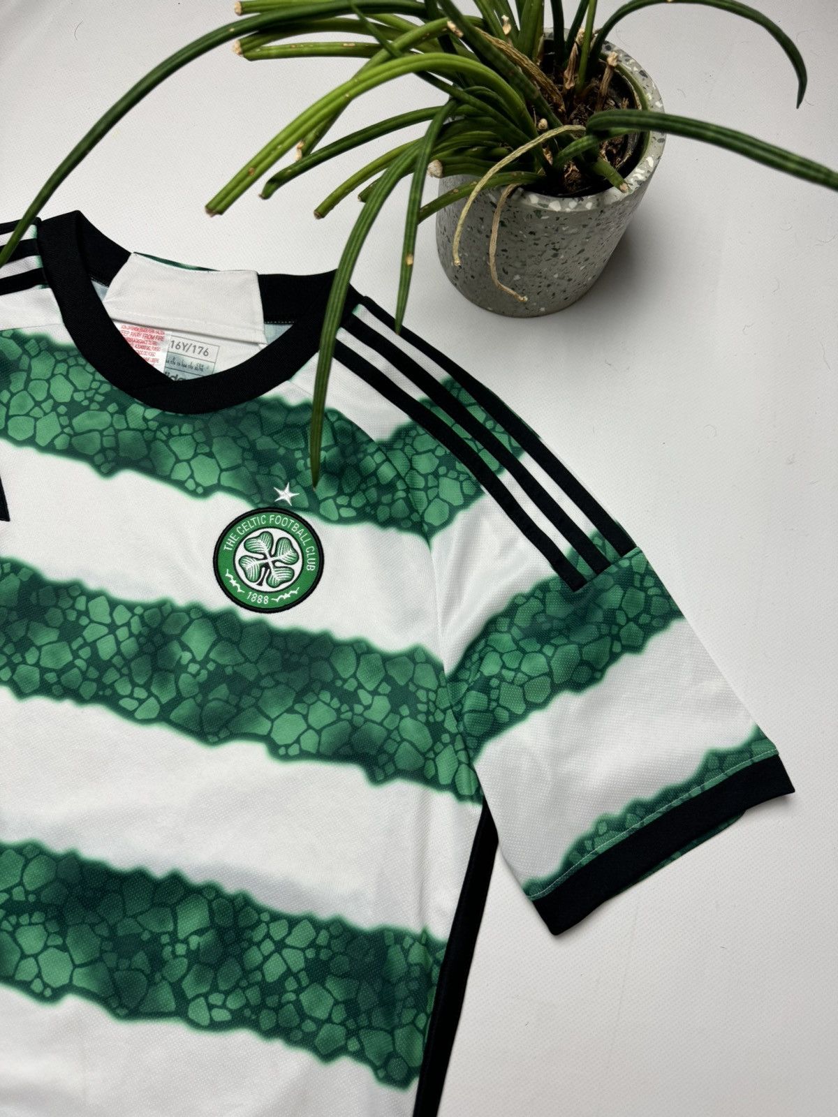 Adidas Rare Adidas Celtic 2023 soccer jersey y2k Size US S / EU 44-46 / 1 - 5 Thumbnail
