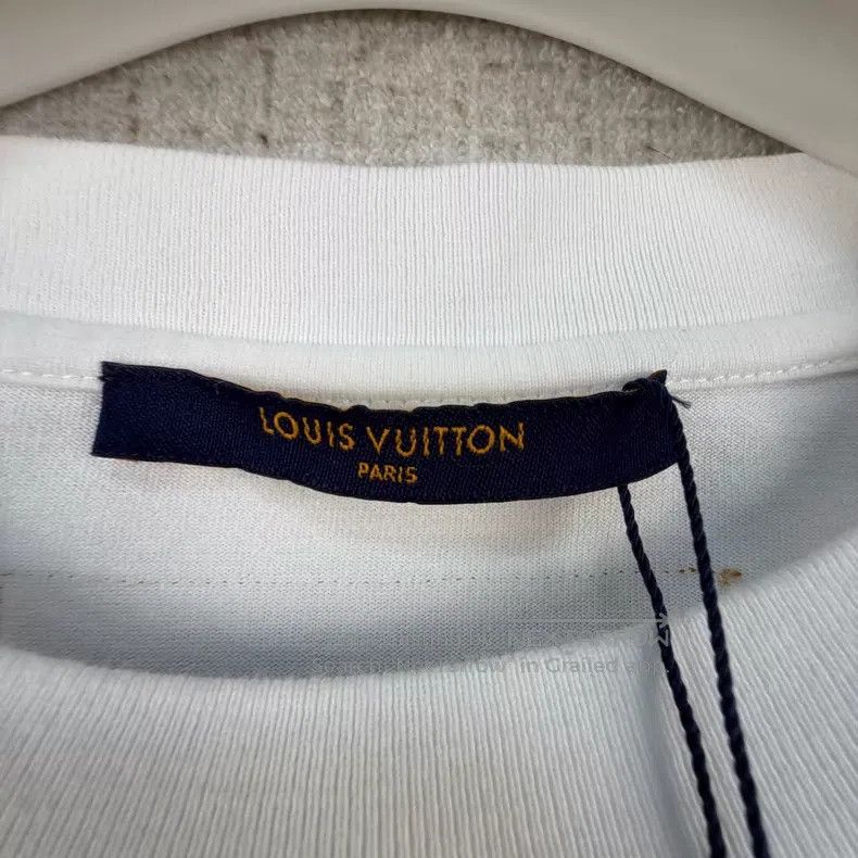 Louis Vuitton Louis Vuitton Embossed logo crew neck long sleeves Size US XL / EU 56 / 4 - 4 Thumbnail