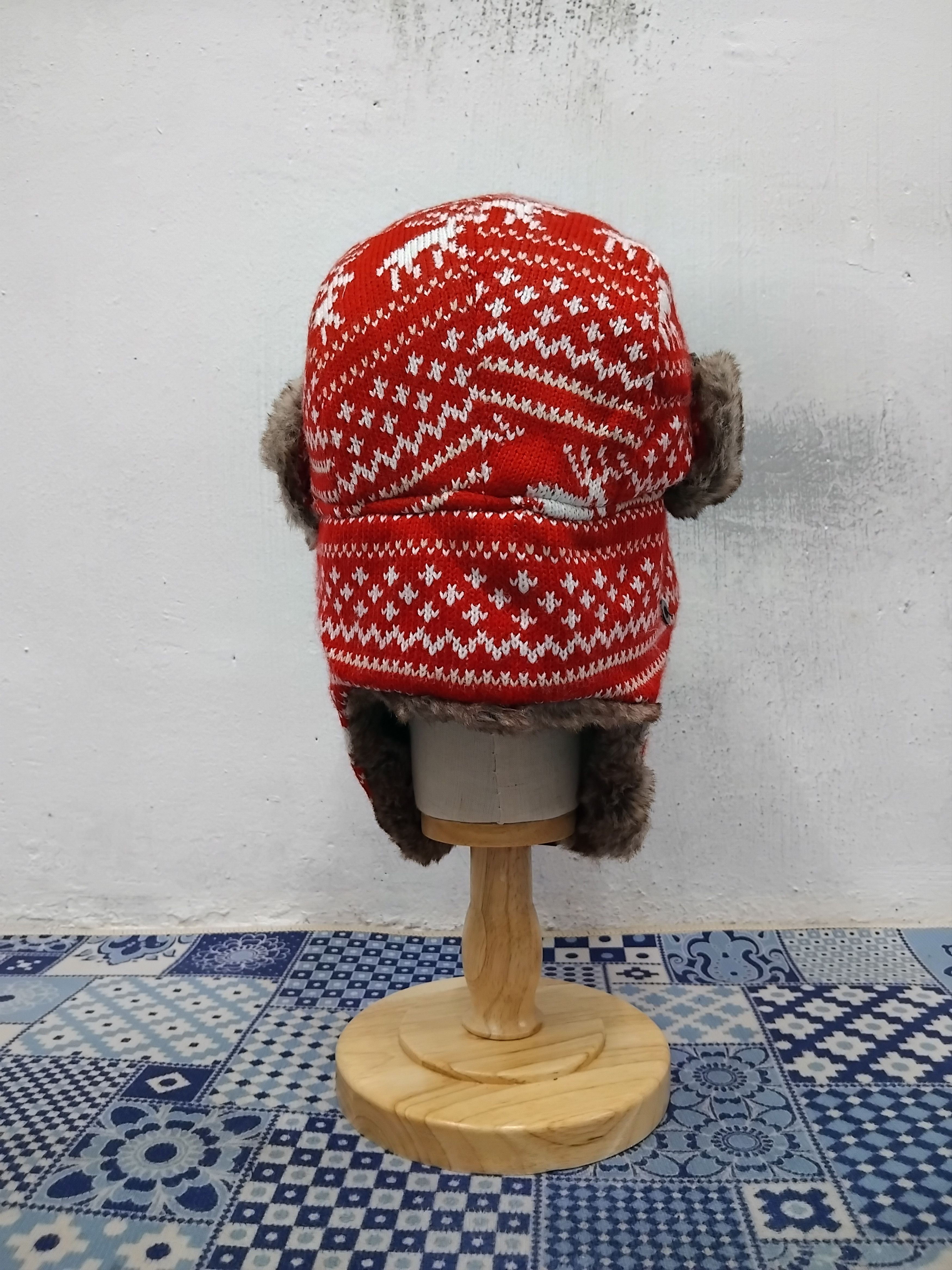 Japanese Brand 💥Unbranded winter season red colour hat Size ONE SIZE - 5 Thumbnail