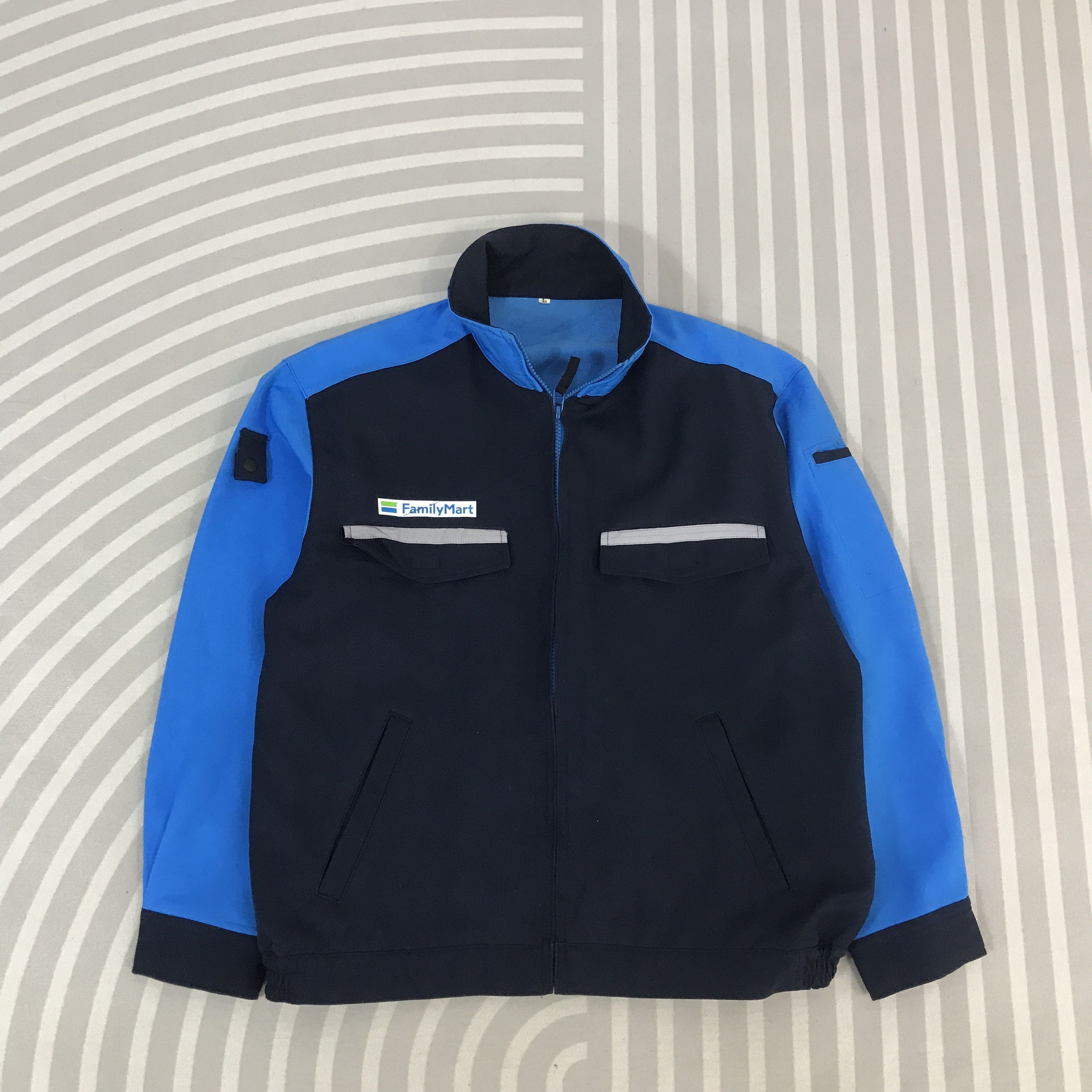 Japanese Brand Vintage Family Mart japan uniform Shirt Jacket K62B6 Size US L / EU 52-54 / 3 - 1 Thumbnail