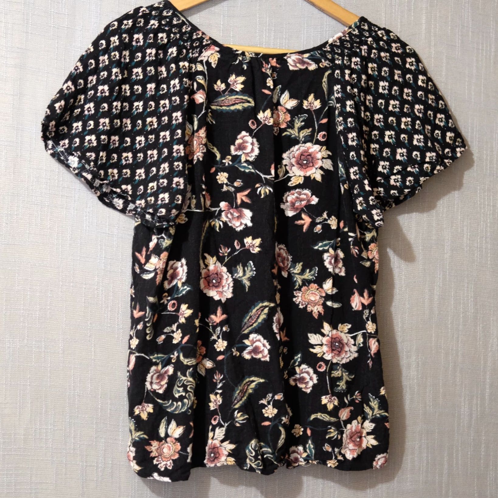 Vintage Maurices Top Floral Pullover Smocked Super Soft V-Neck Womens L Black Shirt Size L / US 10 / IT 46 - 6 Thumbnail