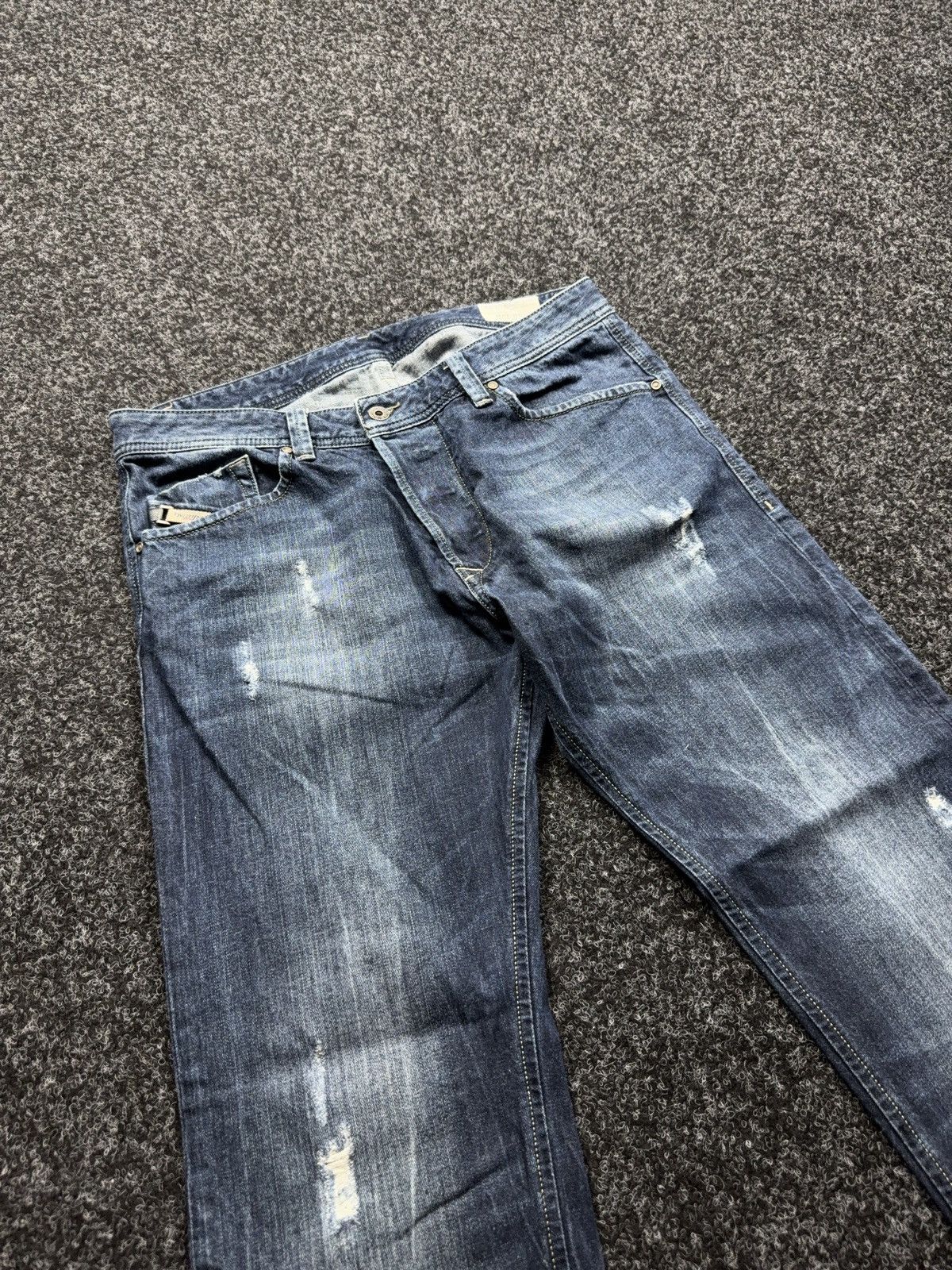 Diesel Luxury 00s Diesel Darron Distressed Y2K Slim Tapered Jeans Size US 33 - 5 Thumbnail