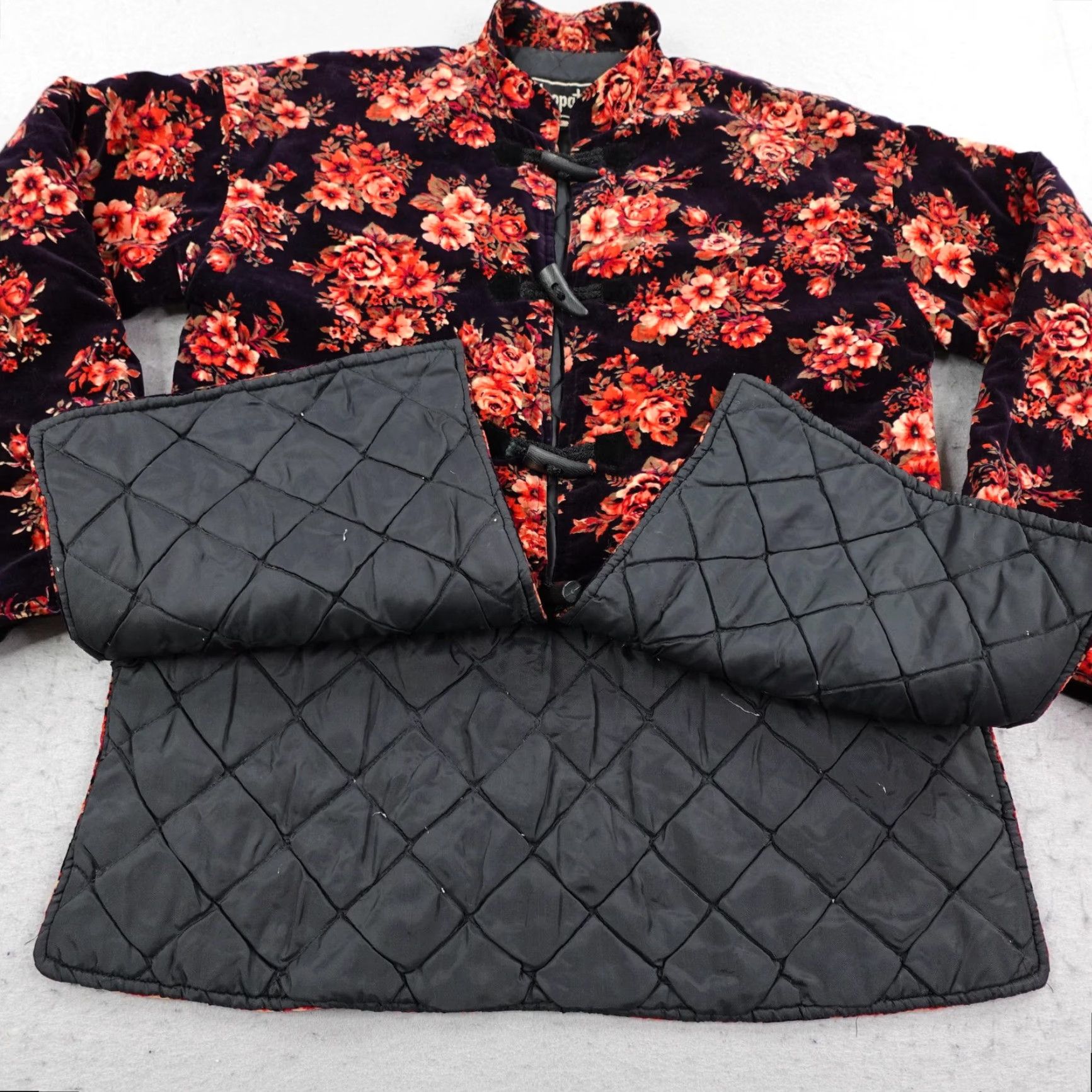 Velvet VINTAGE Cleopatra Jacket Womens 12 Black Red Floral Velvet Quilt Lined Toggle Coat Mid-Length Pockets - Womens Size XL / US 12-14 / IT 48-50 - 6 Thumbnail