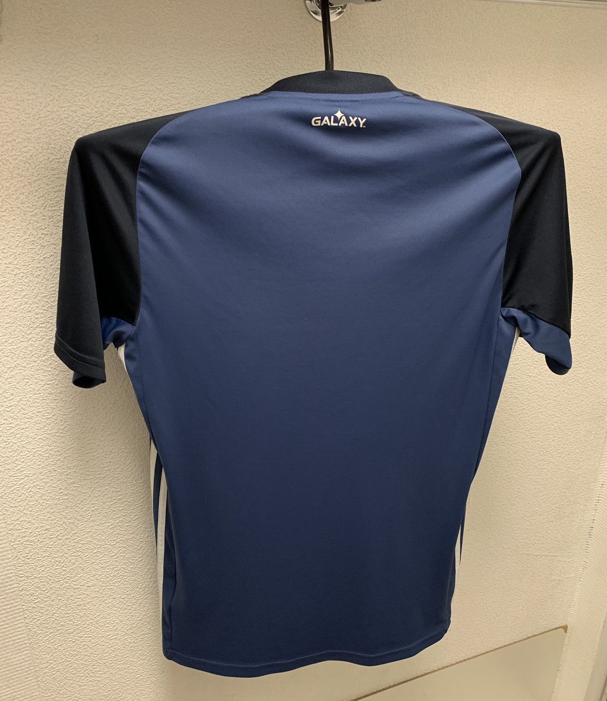 Adidas La Galaxy adidas MLS soccer jersey S sz Herbalife Size US S / EU 44-46 / 1 - 2 Thumbnail