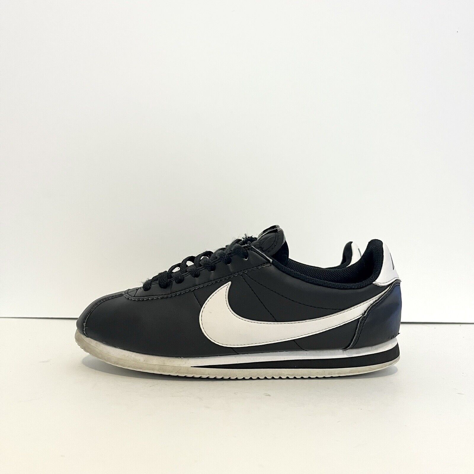Nike 2016 Wmns Nike Cortez Leather Classic Black White 807471 010 Size US 9 / EU 42 - 1 Thumbnail