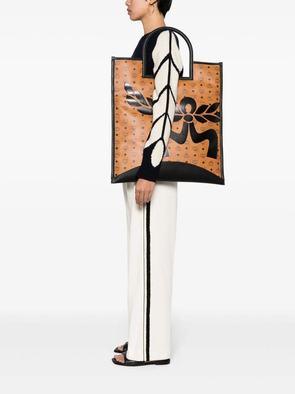 MCM o1mt1gz1224 Size: OS / Tote XLarge Bag in White/Brown Size ONE SIZE - 2 Thumbnail