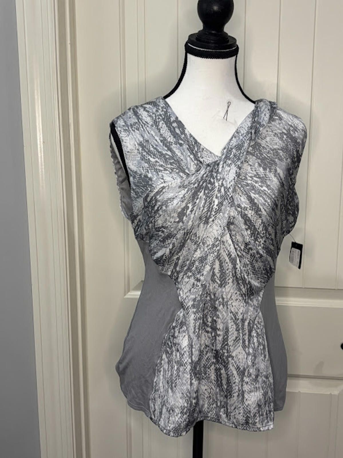 Alfani 16. Alfani Women's Sleeveless Top w/ Gray Snake Print Design Size M / US 6-8 / IT 42-44 - 1 Thumbnail