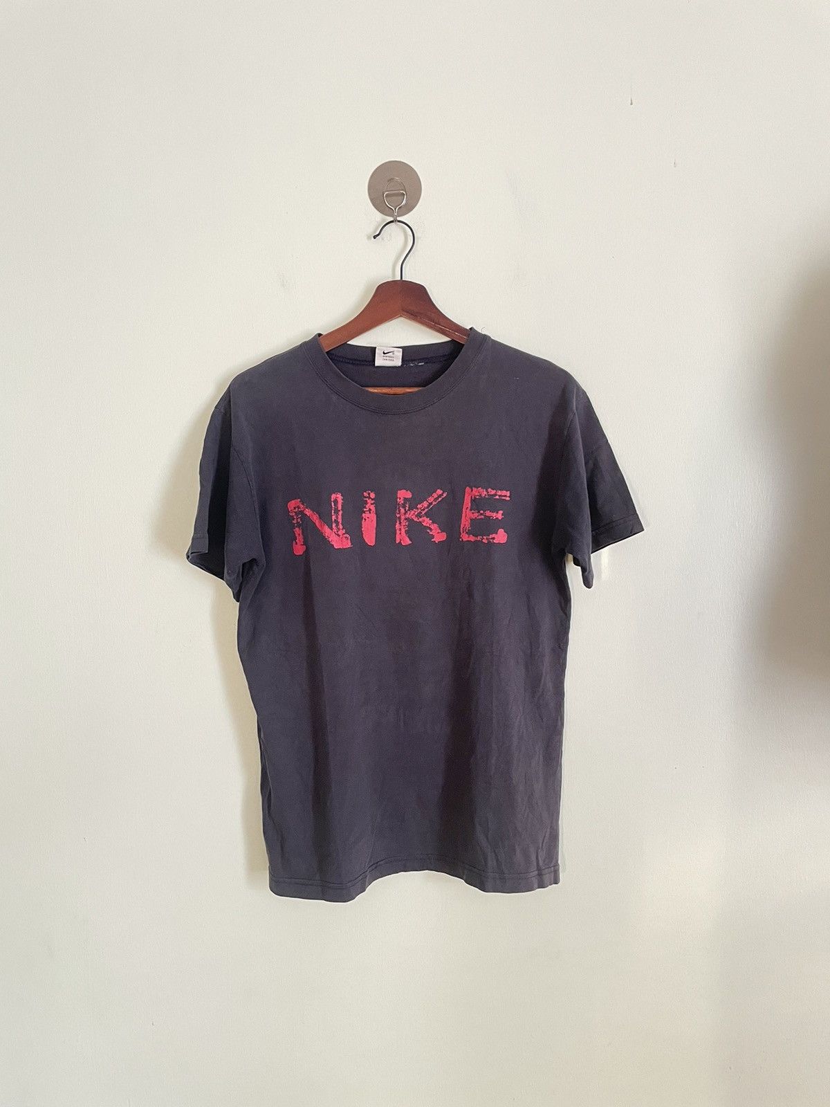 Nike Vintage Nike Gray Tag Short Sleeve Printed Big Logo Tshirt Size US M / EU 48-50 / 2 - 1 Thumbnail