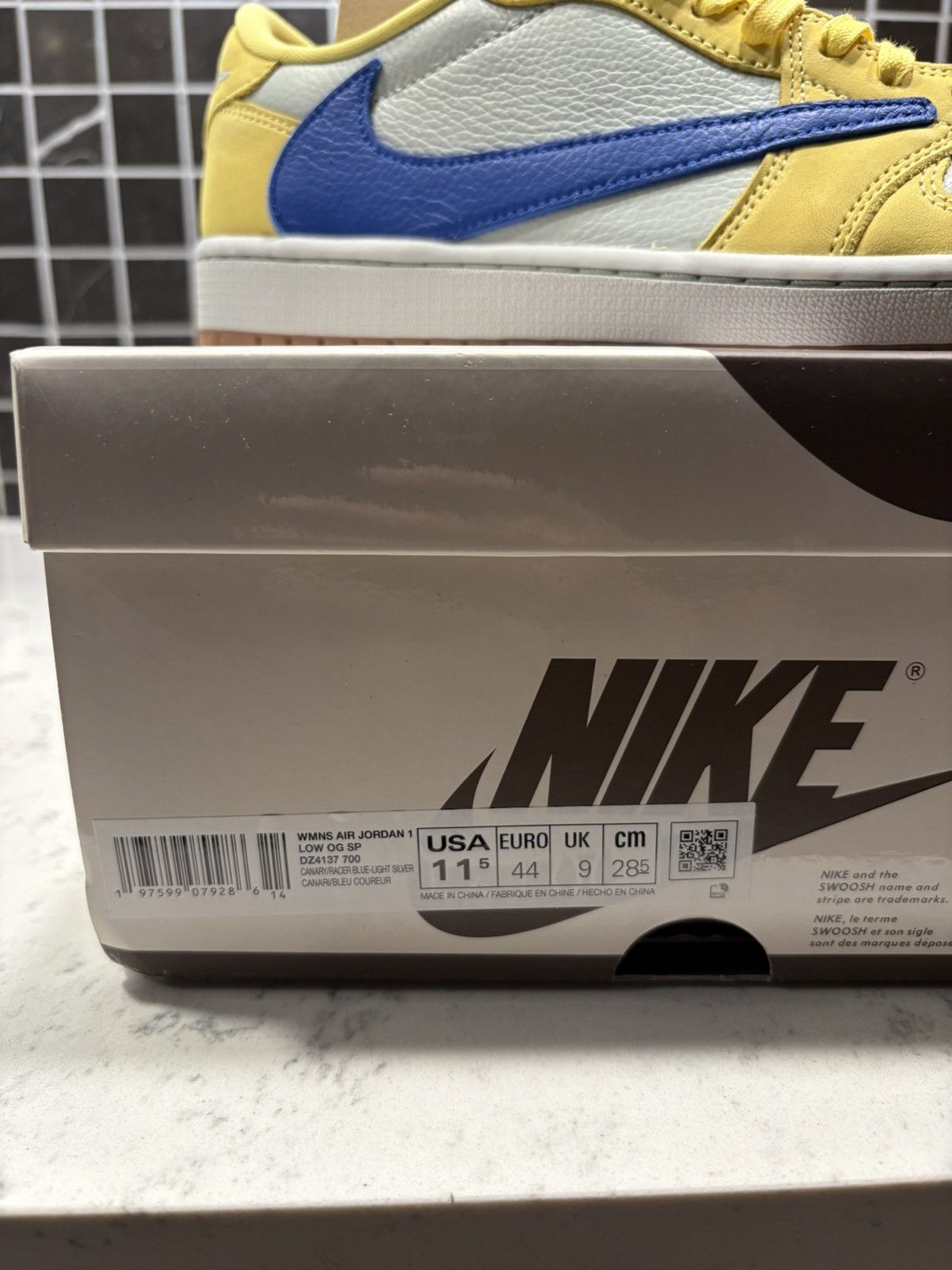 Nike × Travis Scott Jordan x Travis Scott 1s Canary Size US 11.5 / IT 41.5 - 2 Thumbnail