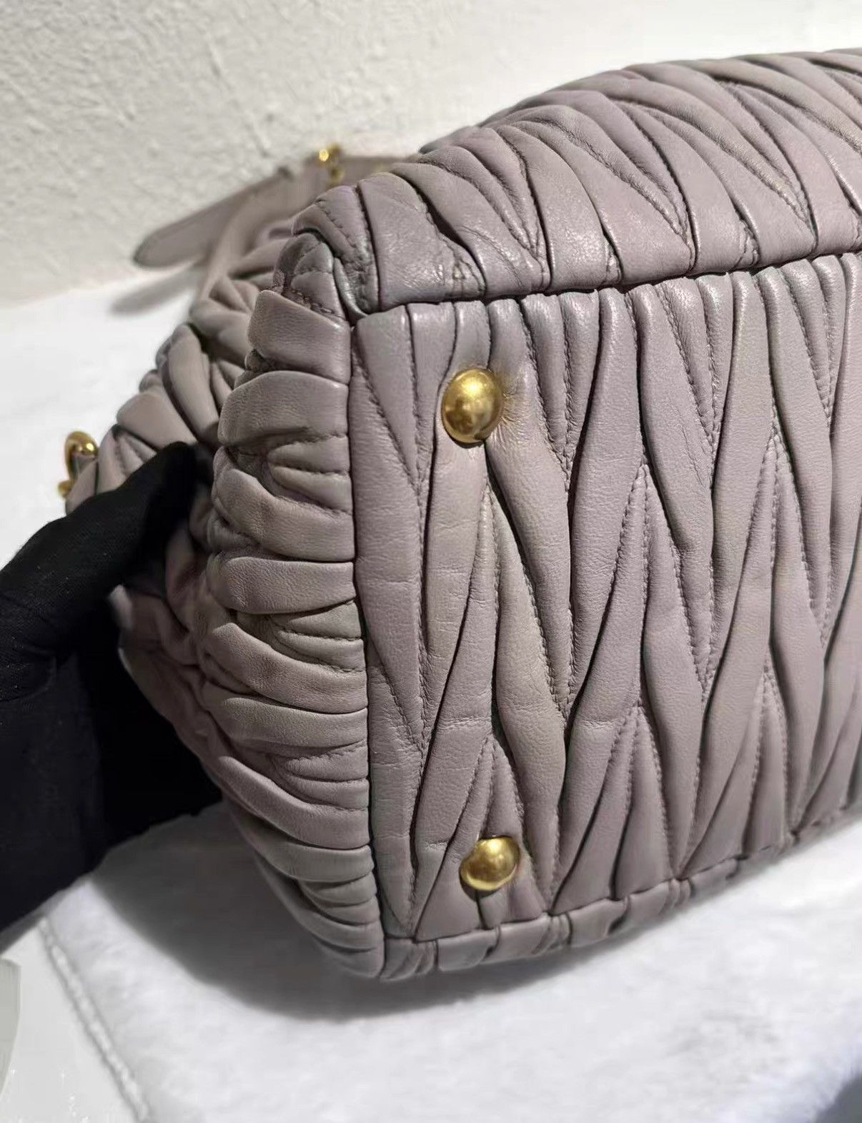Miu Miu Miu Miu milk tea-colored lambskin ruched shell bag J38 Size ONE SIZE - 9 Thumbnail