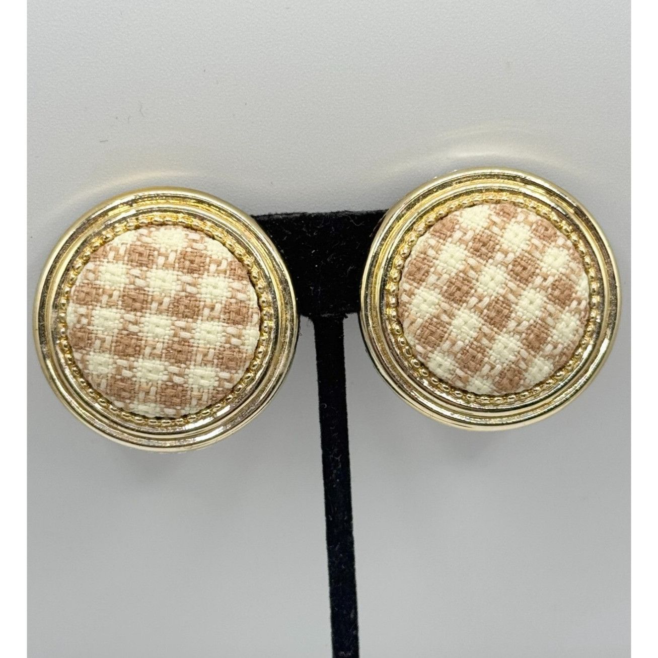 Vintage Vintage tan & white tweed circle clip on earrings Size ONE SIZE - 1 Thumbnail