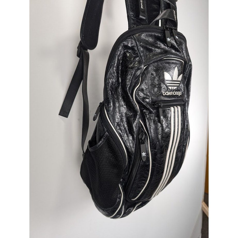 Adidas × Balenciaga o1rshd1 Q:2 /Size:L /Aged Arena Lamb Tonal Backpack in Black Size ONE SIZE - 4 Thumbnail
