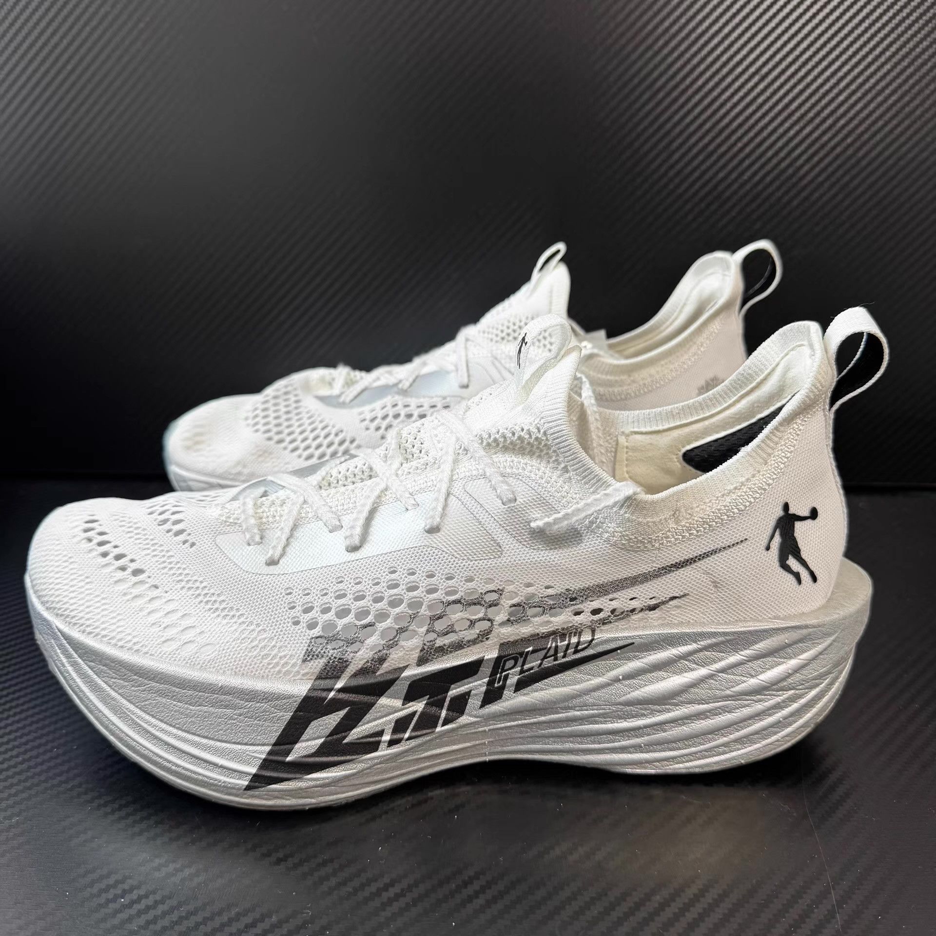 Nike Qiaodan Feiying Plaid Chuan PRO. Q11 Size US 10.5 / EU 43-44 - 1 Thumbnail