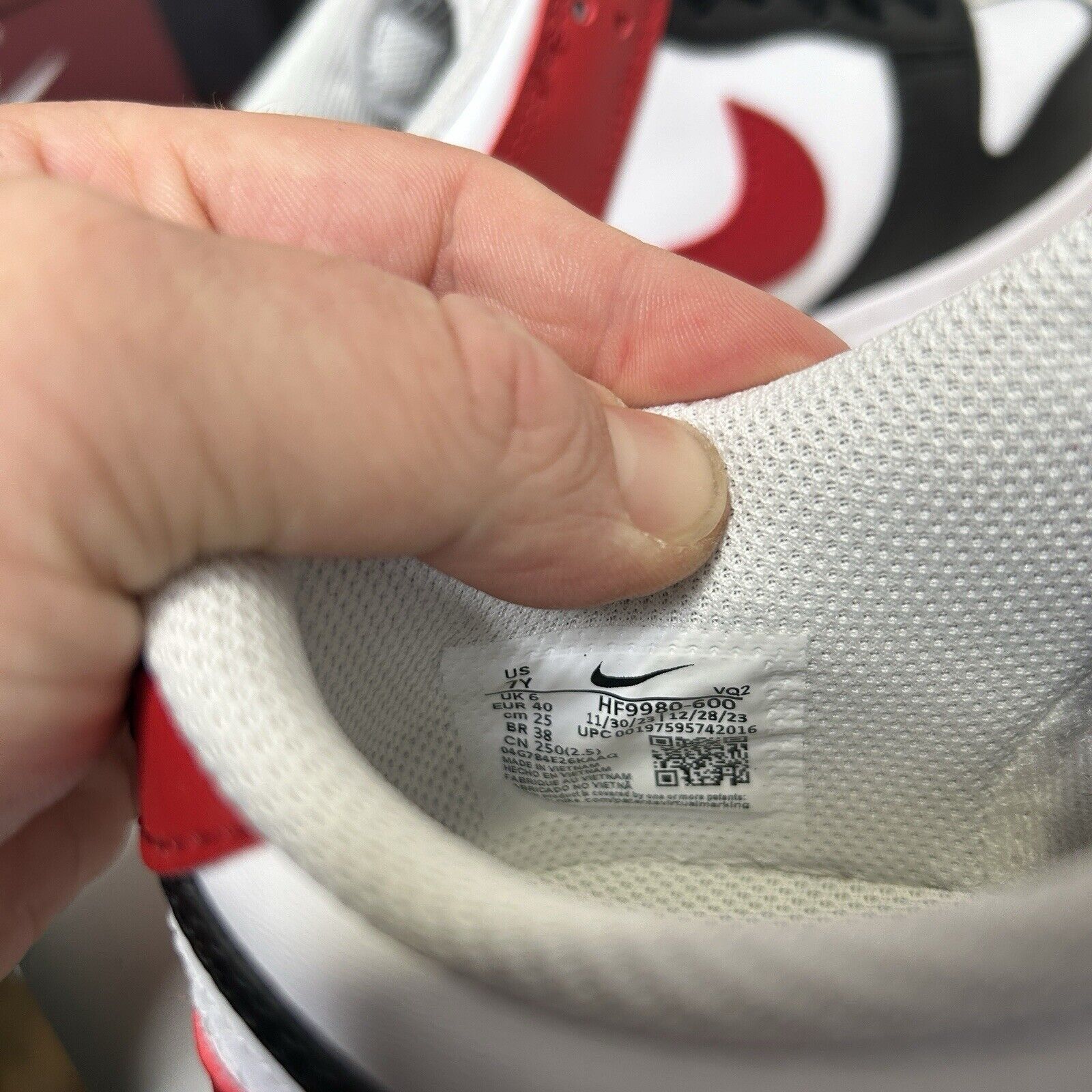 Nike Nike Dunk Low GS “Chicago Black Toe/White Gym Red" 2024 Size US 8.5 / IT 38.5 - 6 Thumbnail