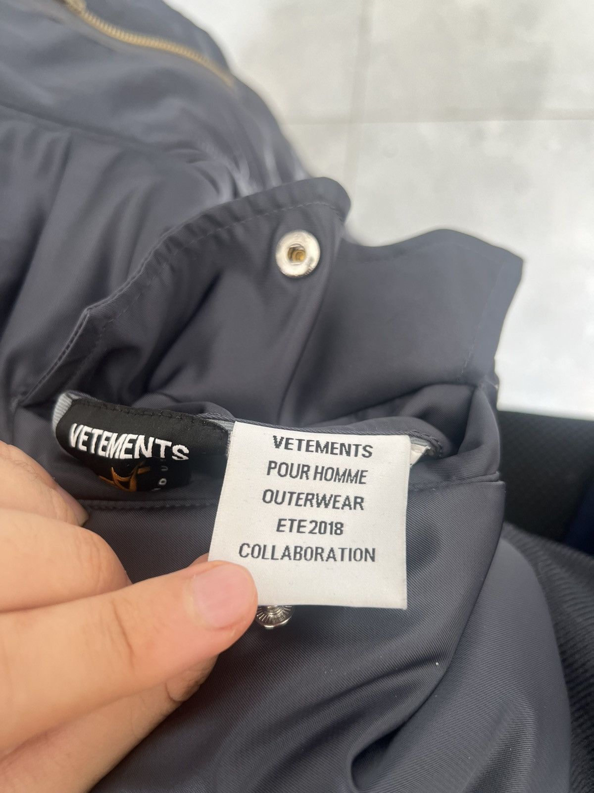 Alpha Industries × Vetements Vetements x Alpha SS18 reversible emoji bomber Size US XS / EU 42 / 0 - 11 Thumbnail