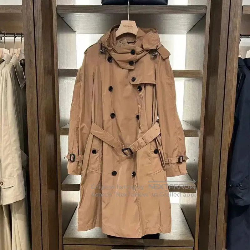 Burberry Burberry Khaki Logo Short Coat for Women. Size S / US 4 / IT 40 - 1 Thumbnail