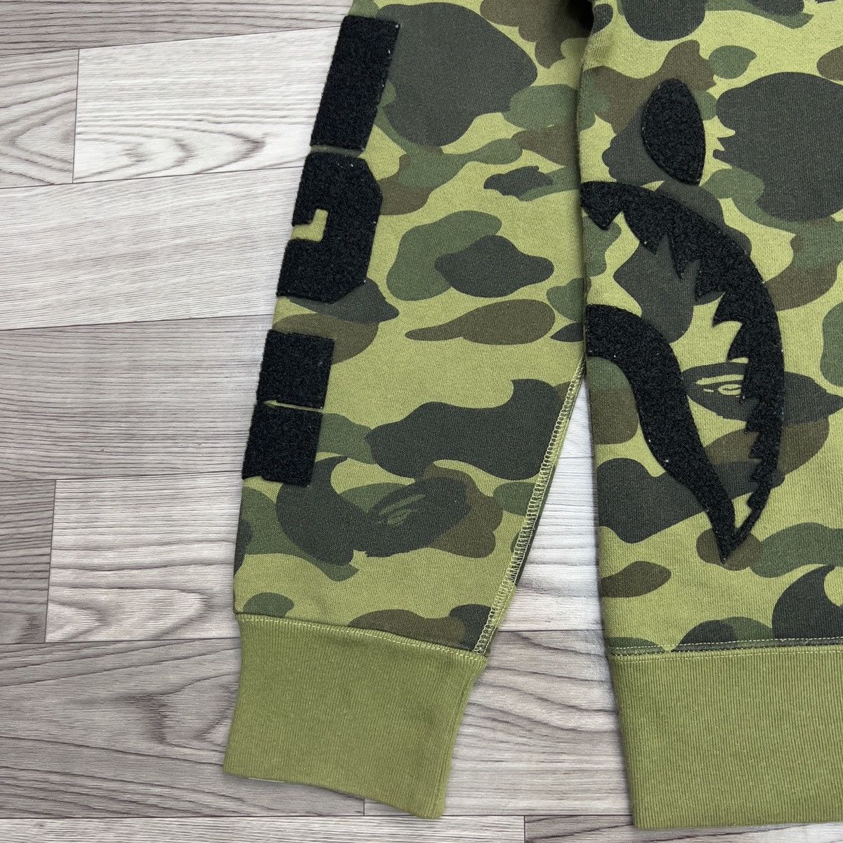 Bape Bape Shark Hoodie With Removable Patches Size L Size US L / EU 52-54 / 3 - 25 Thumbnail